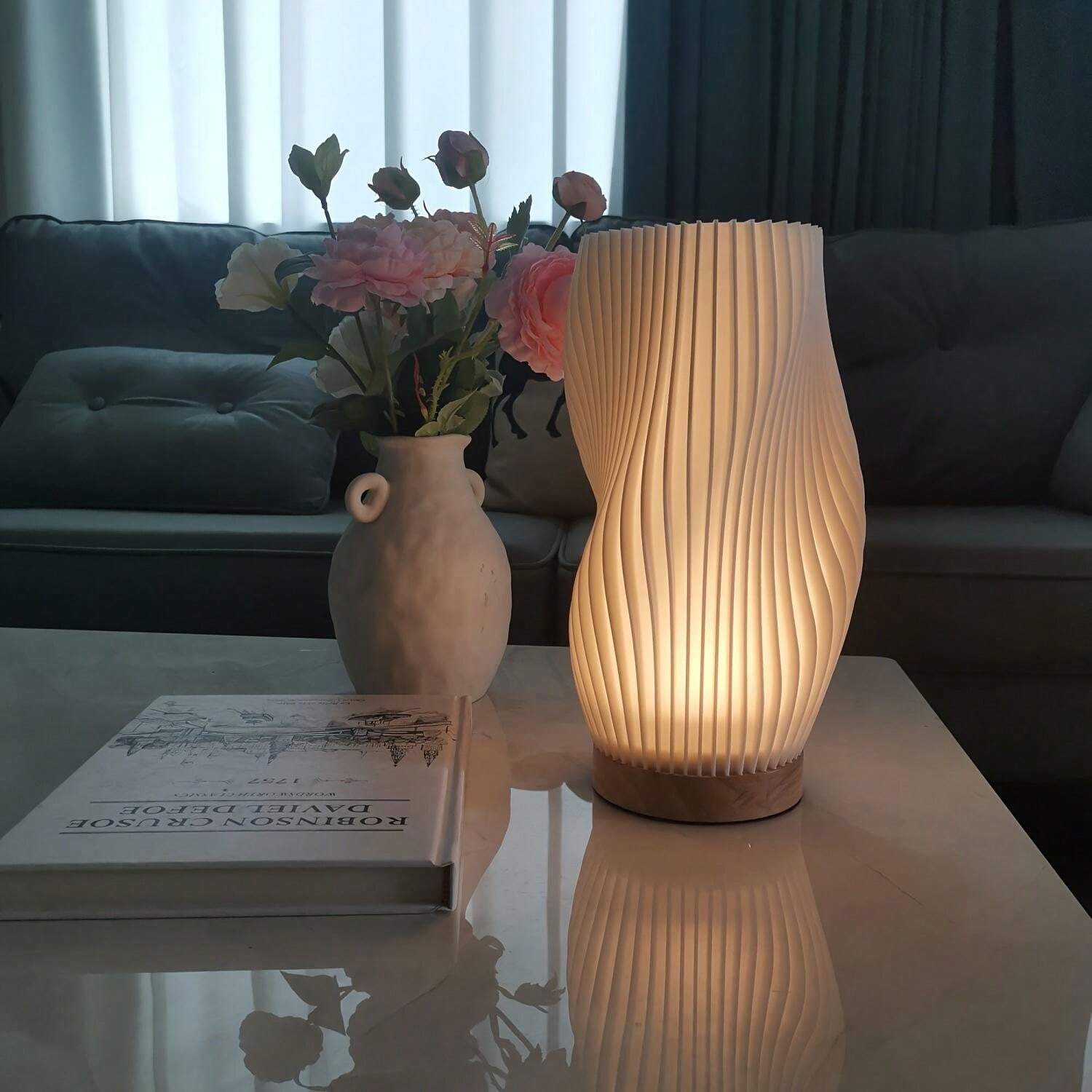 Véoria | Lampe de Table – Abat-Jour Ondulé et Lumière Douce