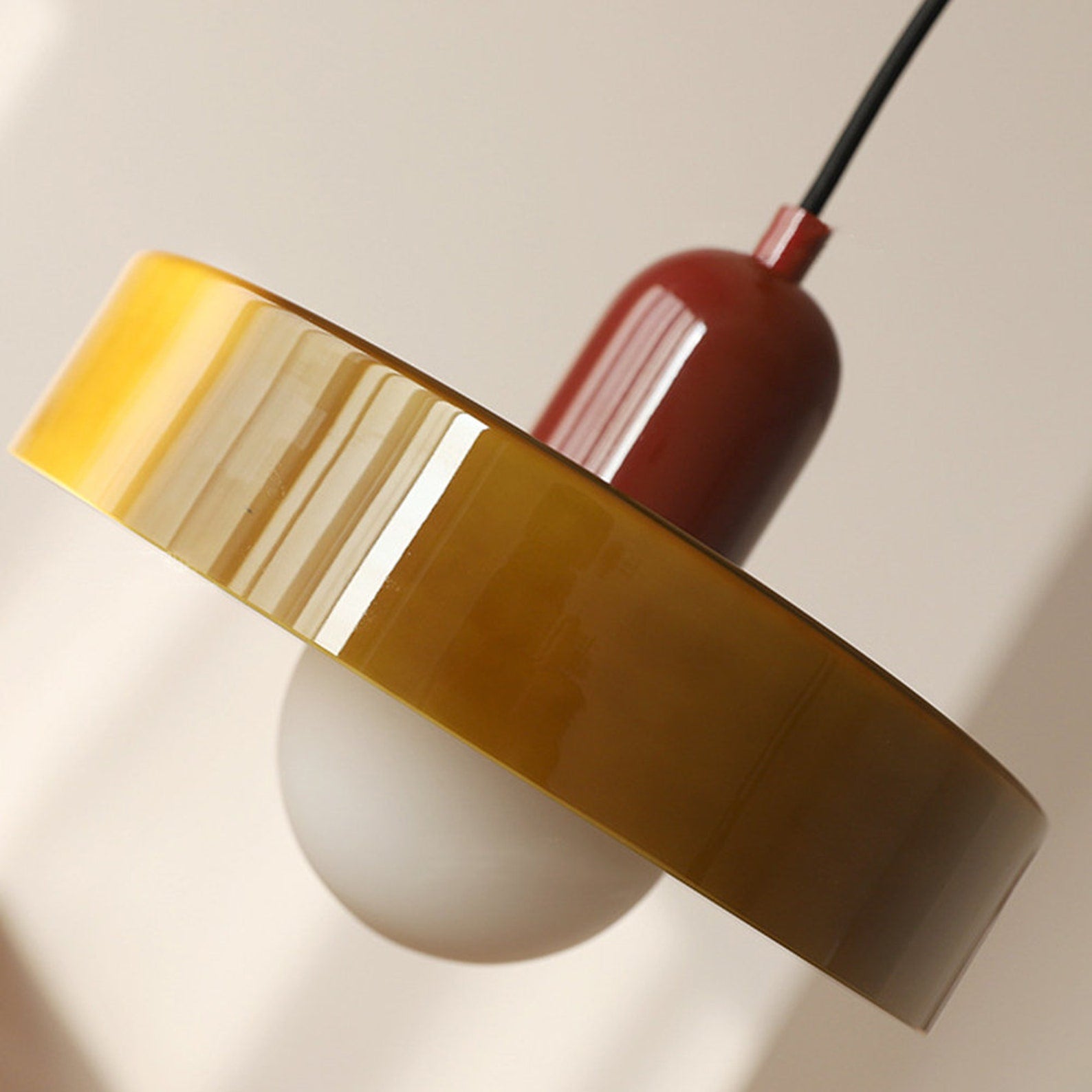 Vitréna | Suspension Bauhaus – Élégance Artistique et Design Moderne