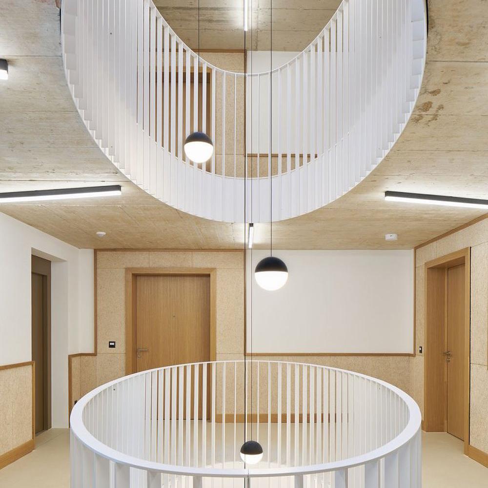Georys | Suspension Moderne – Design Géométrique et Style Dynamique