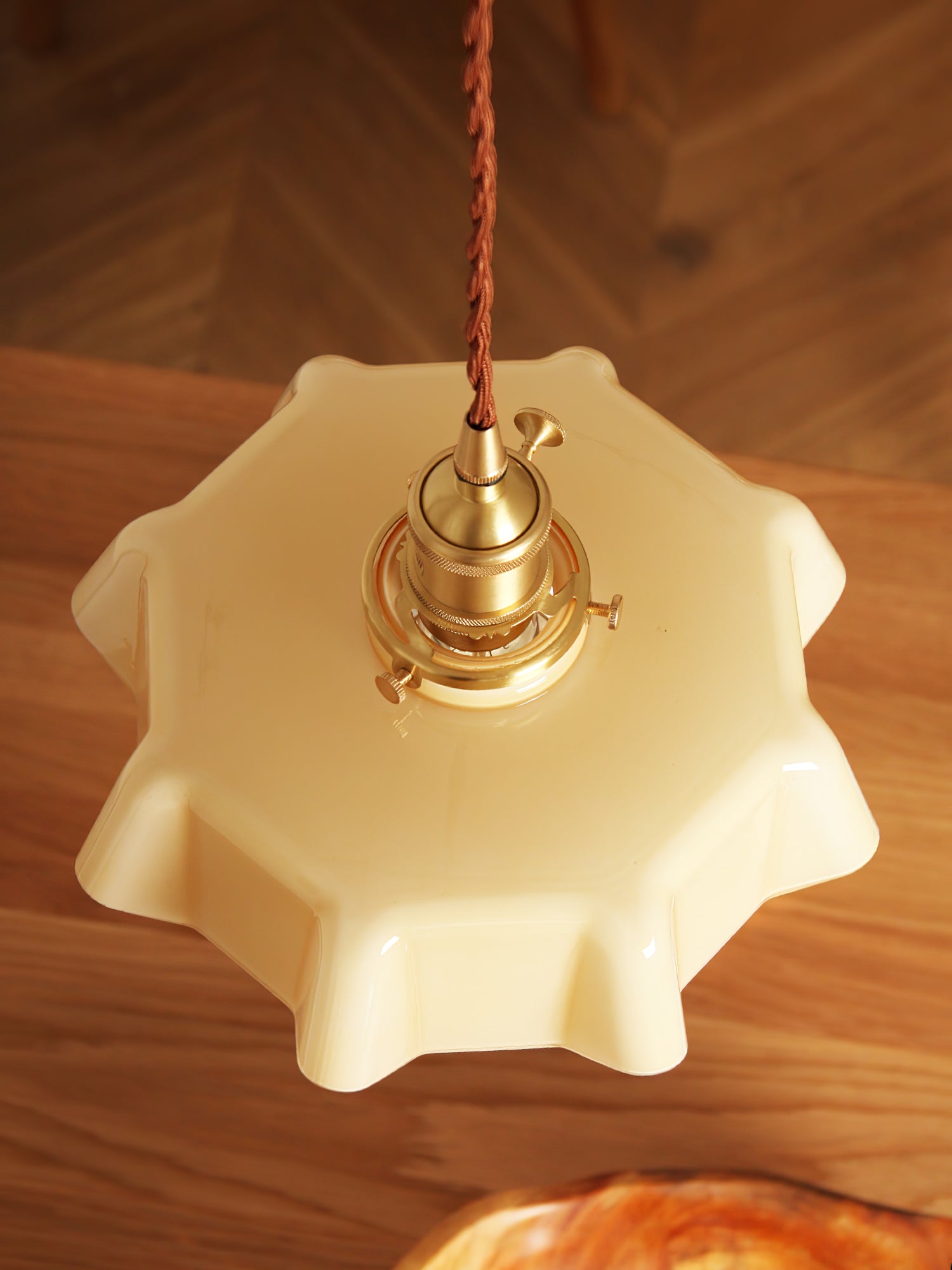 Plisséra | Suspension Vintage – Style Français et Charme Rétro