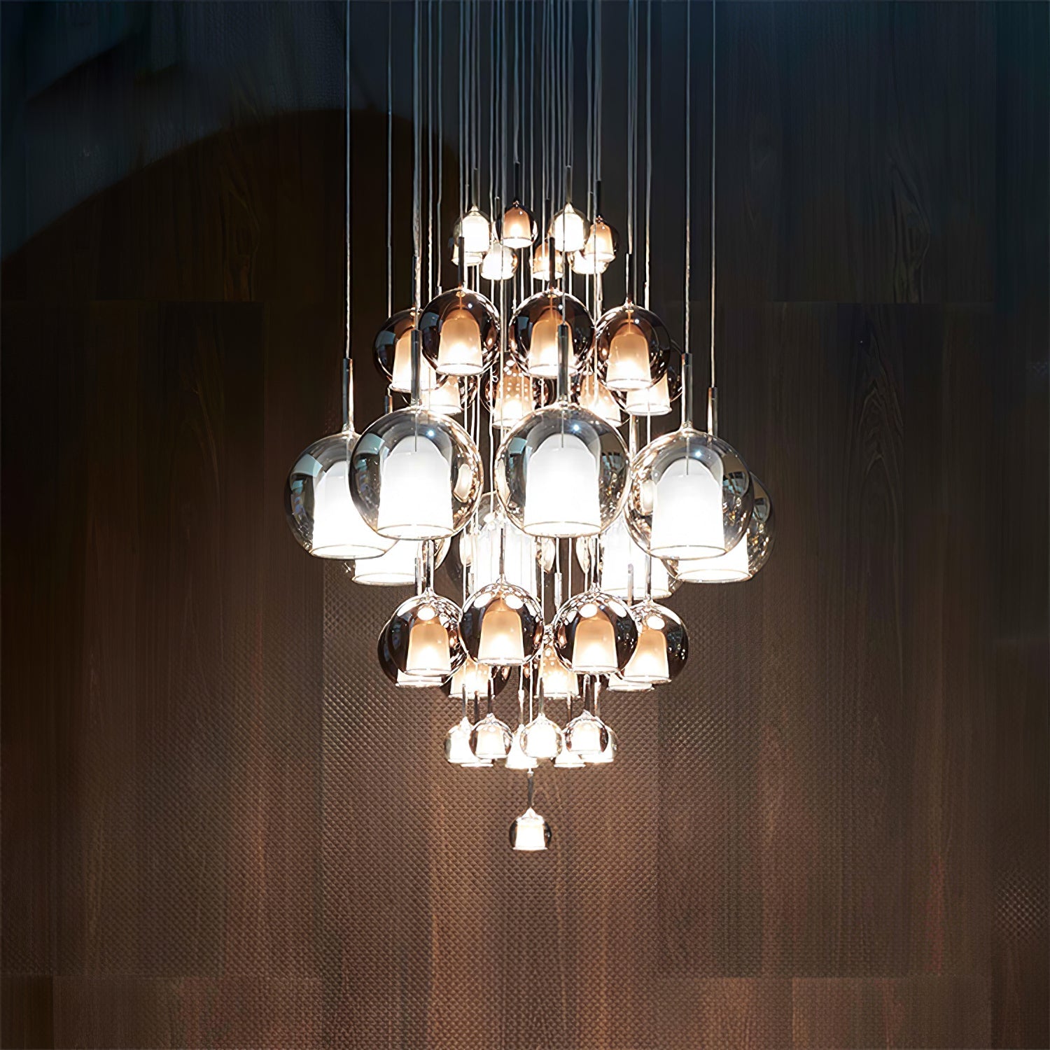 Énora | Suspension Glo – Design Iconique et Ambiance Envoûtante