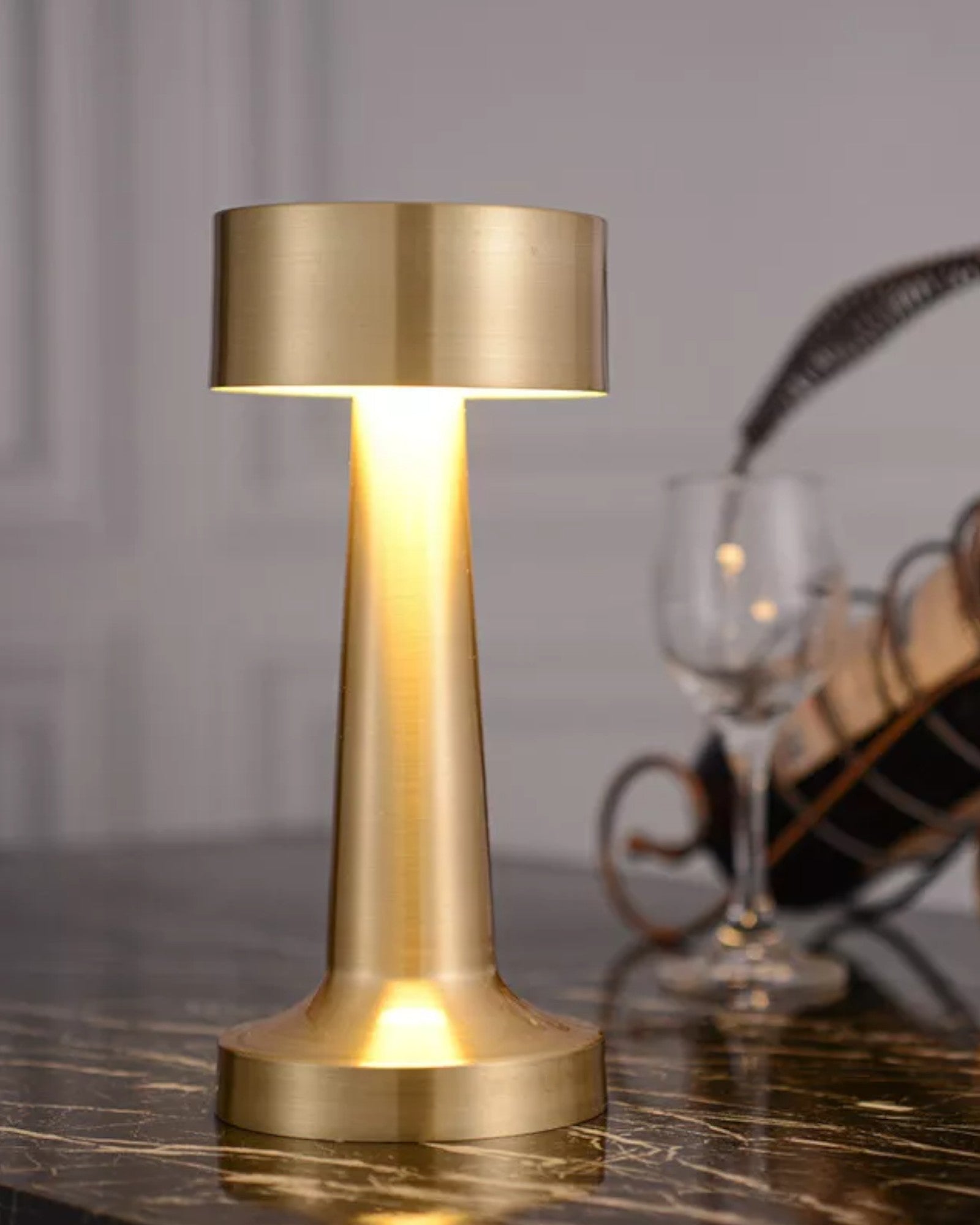 Lampe de Table Rechargeable LED Dimmable en Acier Inoxydable Doré – Design Moderne et Tactile 1
