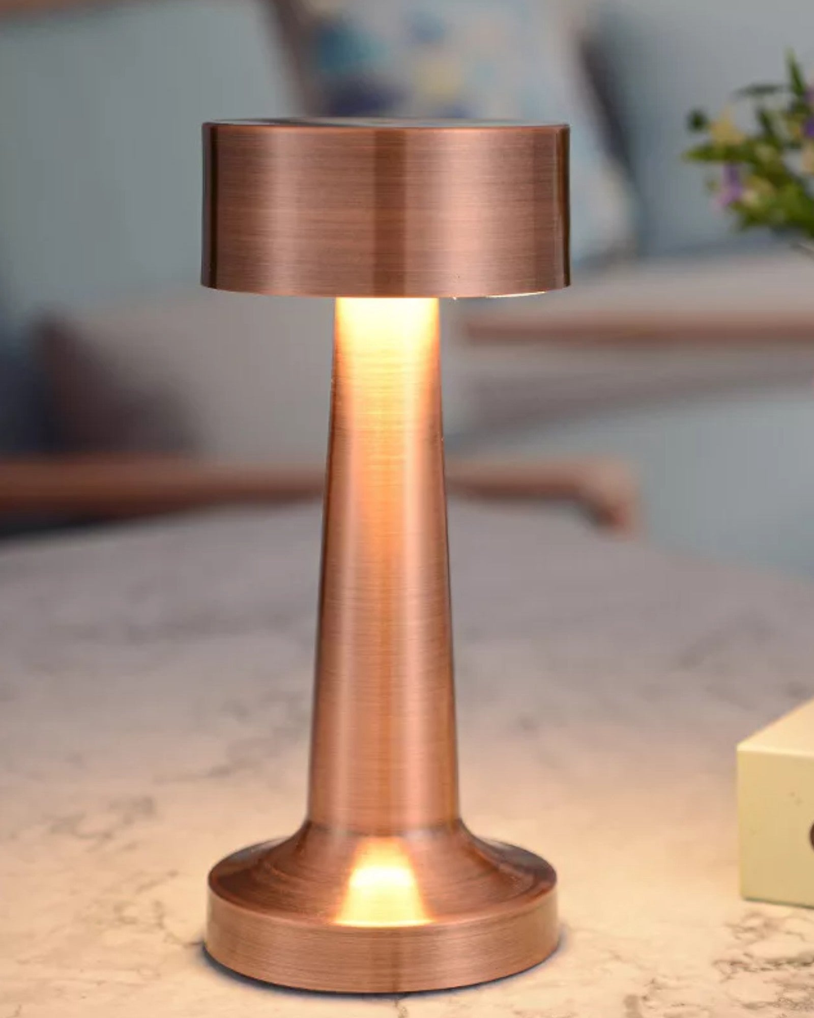 Lampe de Table Rechargeable LED Dimmable en Acier Inoxydable Doré – Design Moderne et Tactile 5