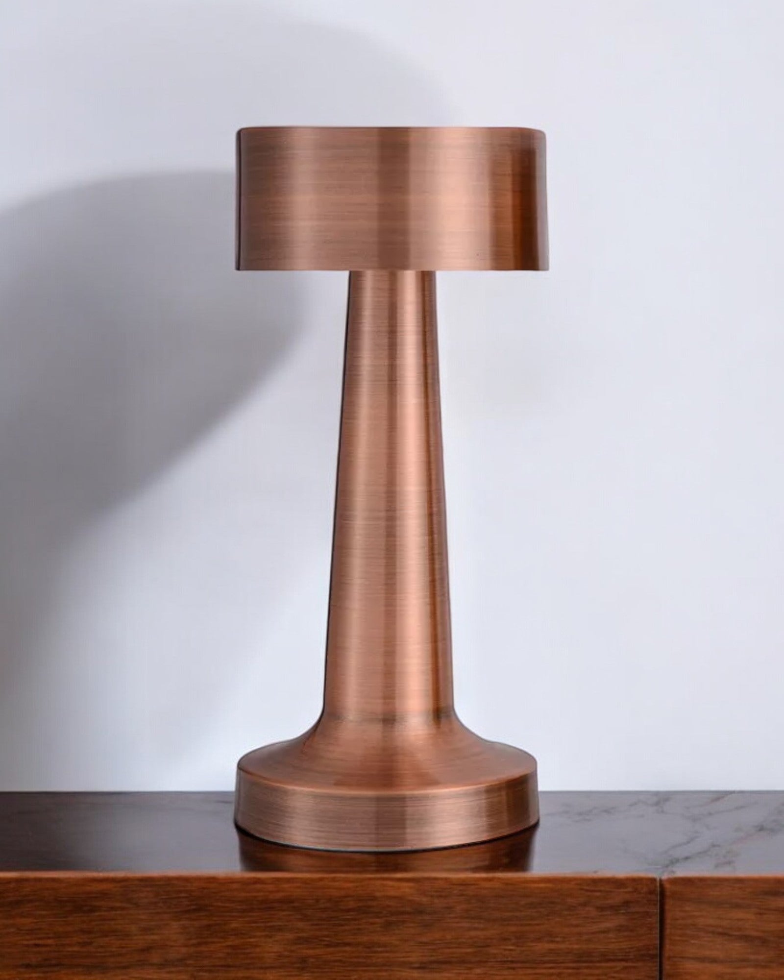 Lampe de Table Rechargeable LED Dimmable en Acier Inoxydable Doré – Design Moderne et Tactile 6