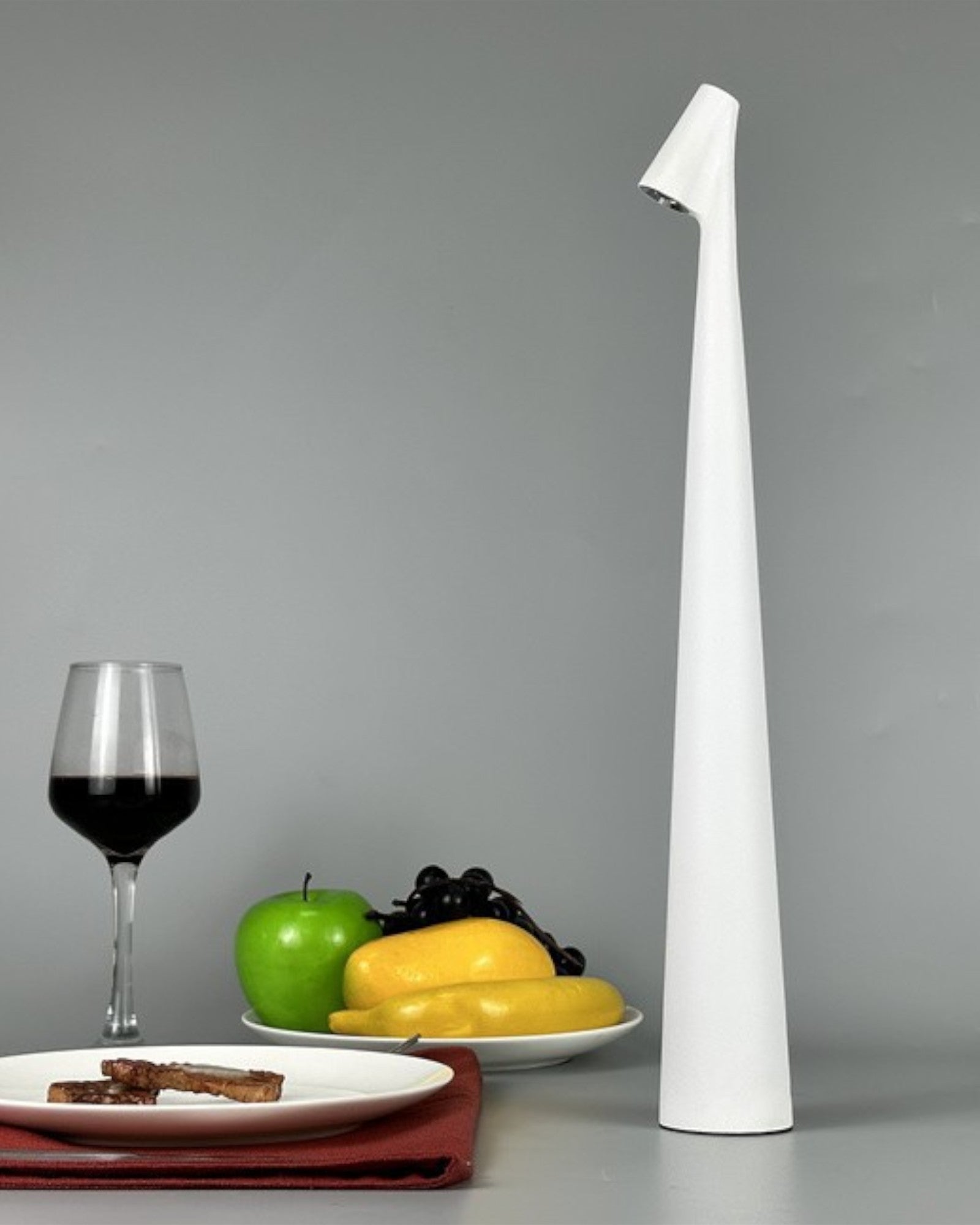 Lampe de Table Rechargeable Sans Fil en Aluminium avec Contrôle Tactile et 3 Niveaux de Luminosité – Design Moderne et Élégant 5