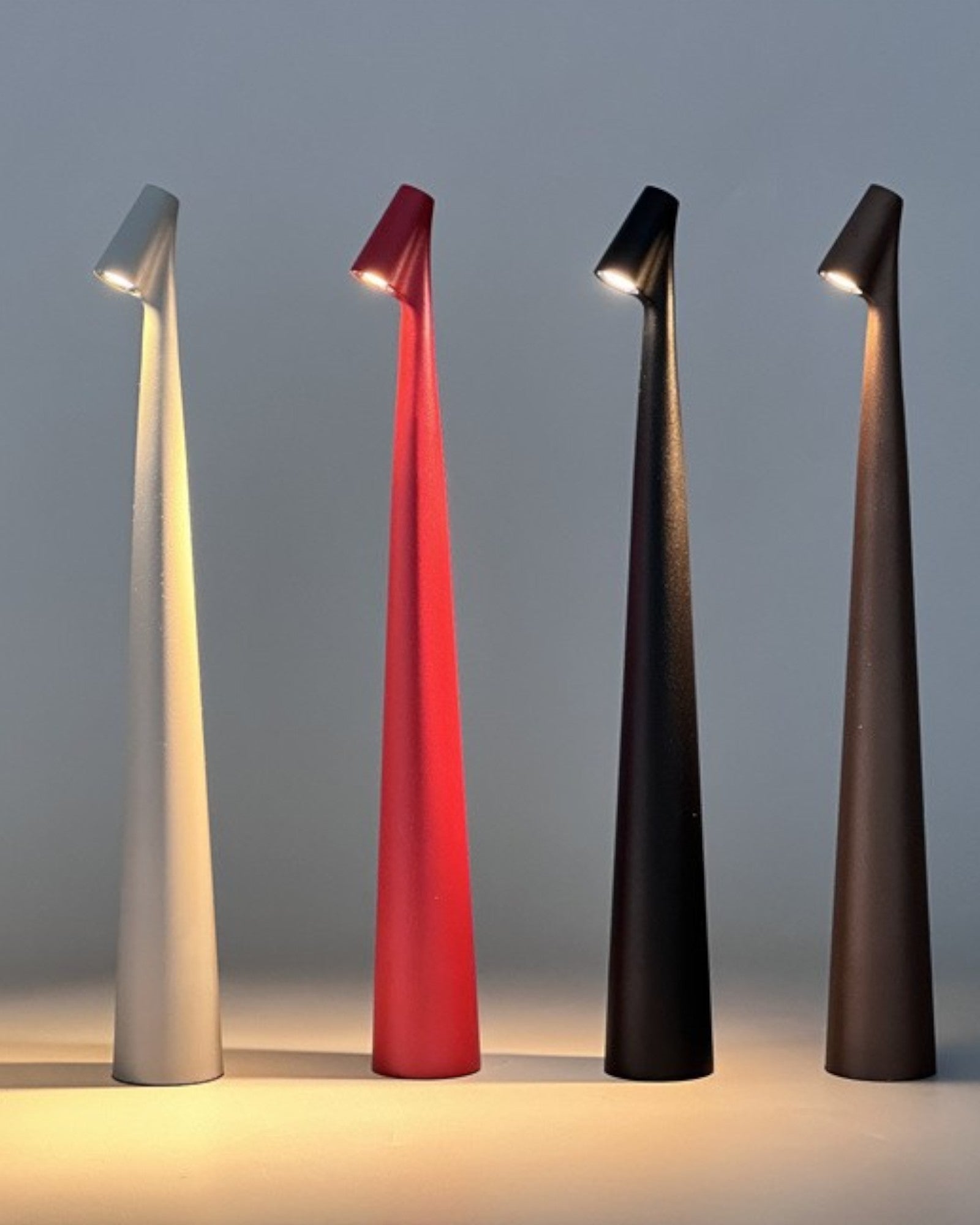 Lampe de Table Rechargeable Sans Fil en Aluminium avec Contrôle Tactile et 3 Niveaux de Luminosité – Design Moderne et Élégant 7