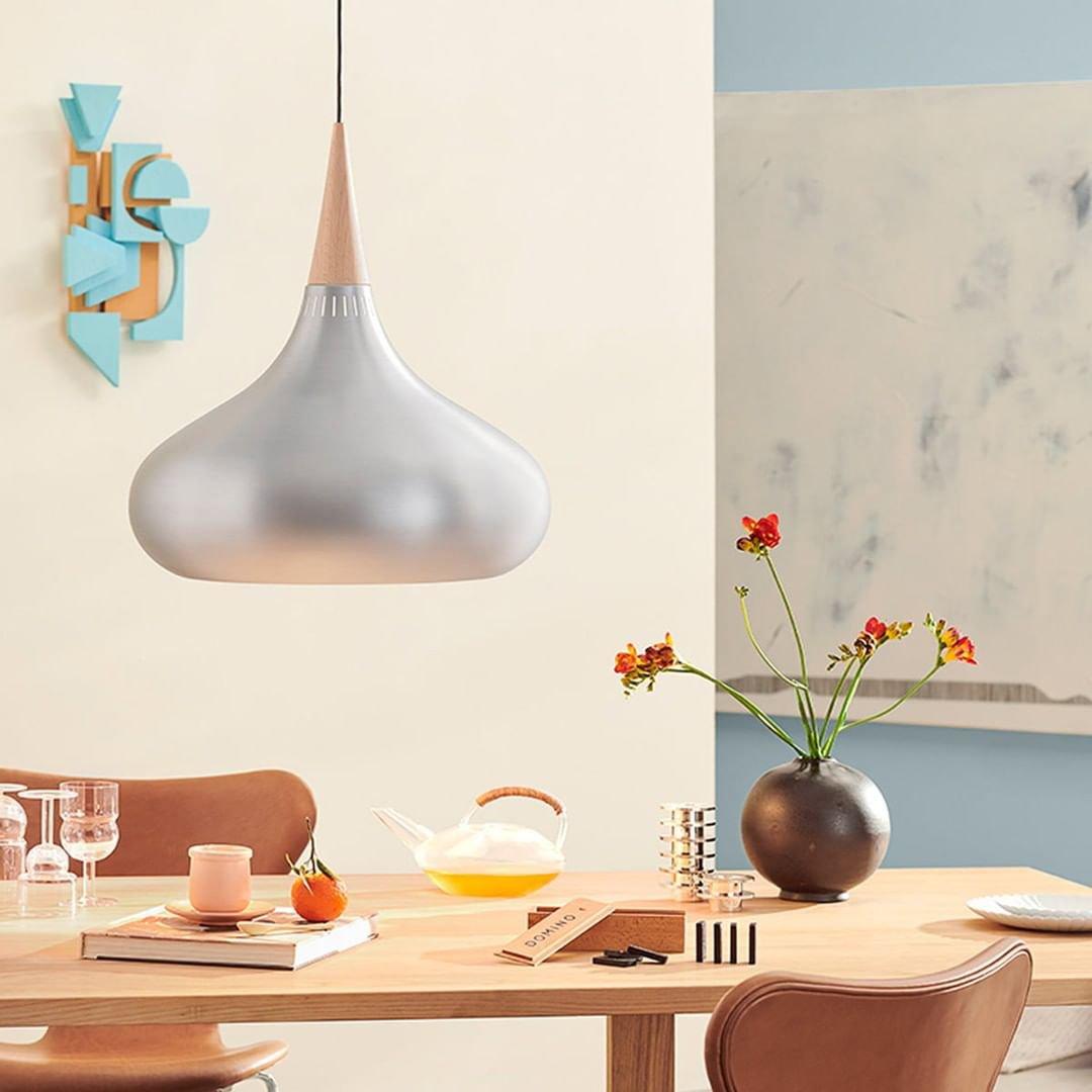 Veléandre | Lampe Suspendue – Verre blanc finitions or et noir