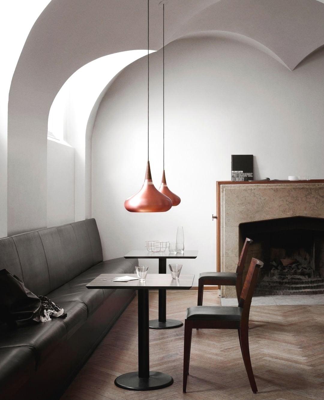 Veléandre | Lampe Suspendue – Verre blanc finitions or et noir