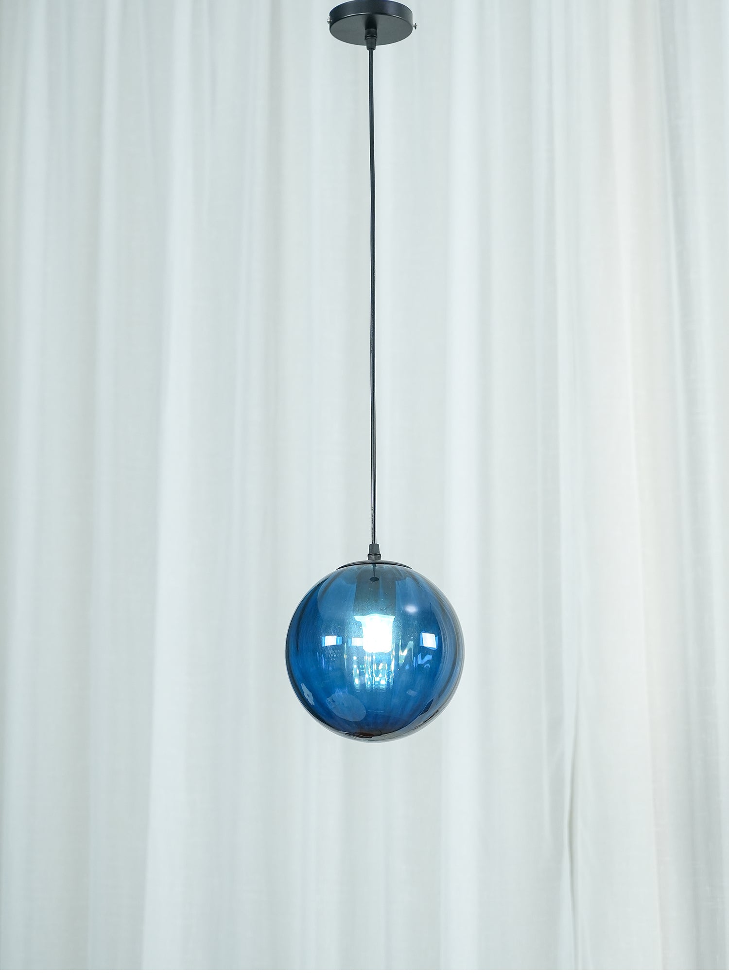 Éloura | Suspension Colorée – Teintes Intenses et Éclairage Chaleureux