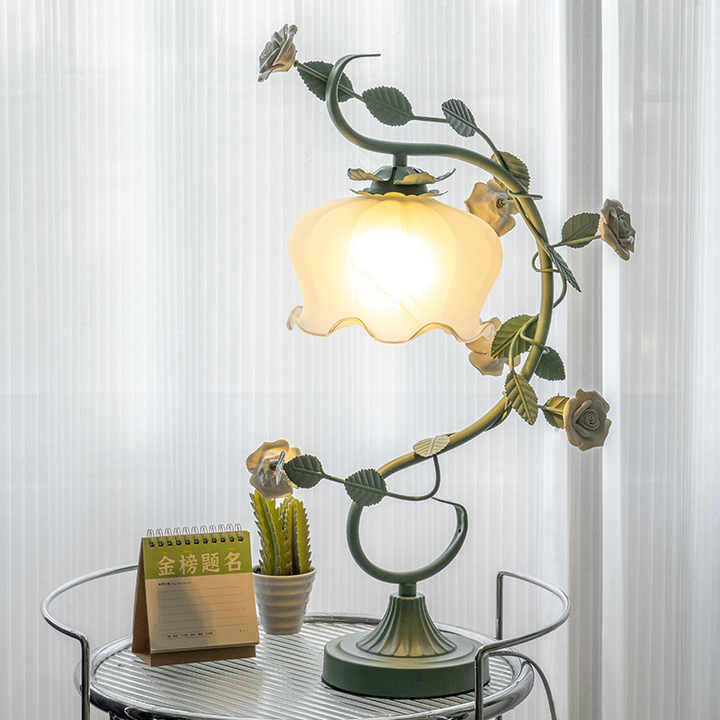 AuréFleur | Lampe à Roses – Atmosphère Romantique et Design Raffiné
