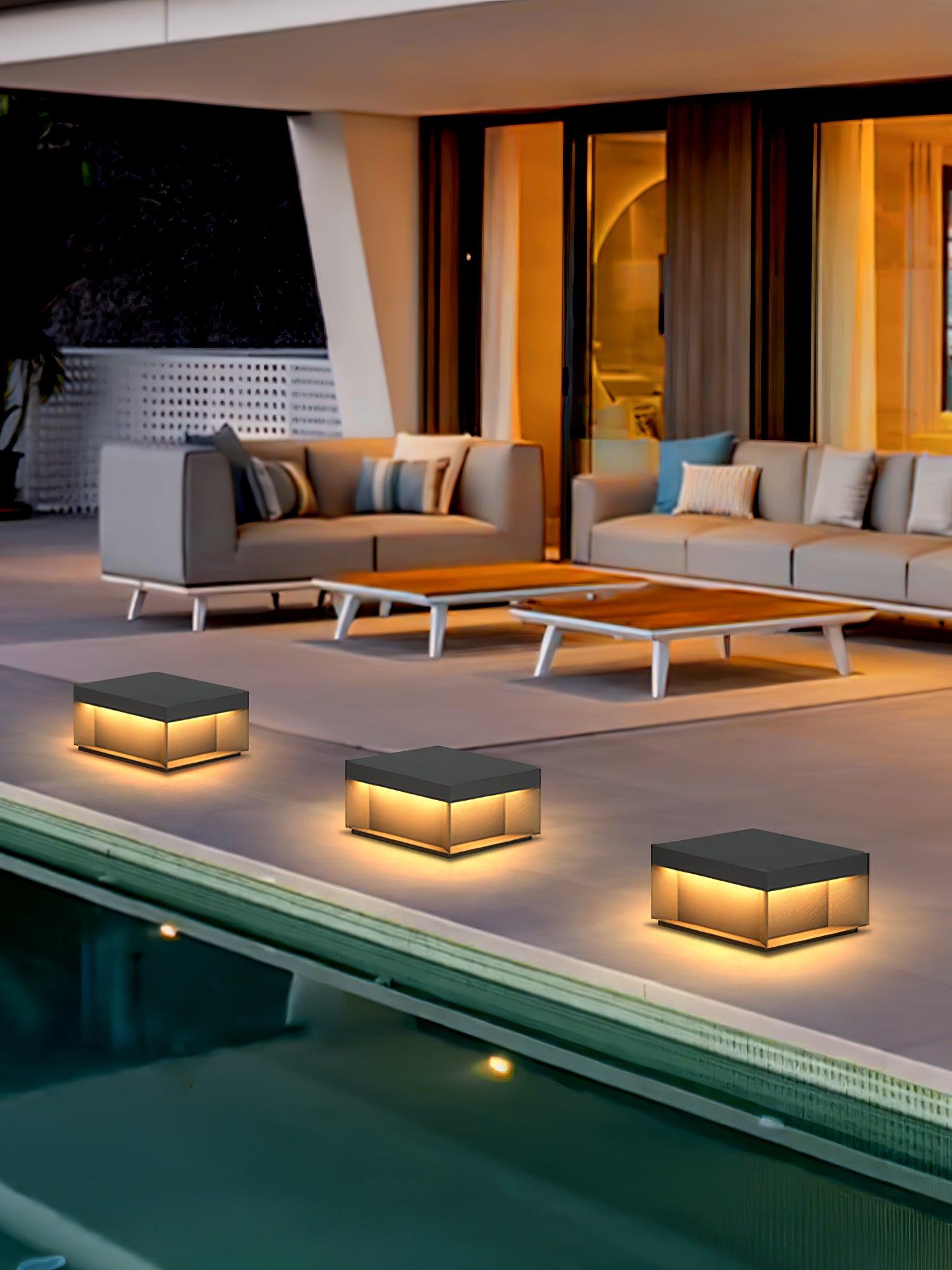 LumiJardin | Lampe de Pilier Solaire – Résistante UV et Intempéries