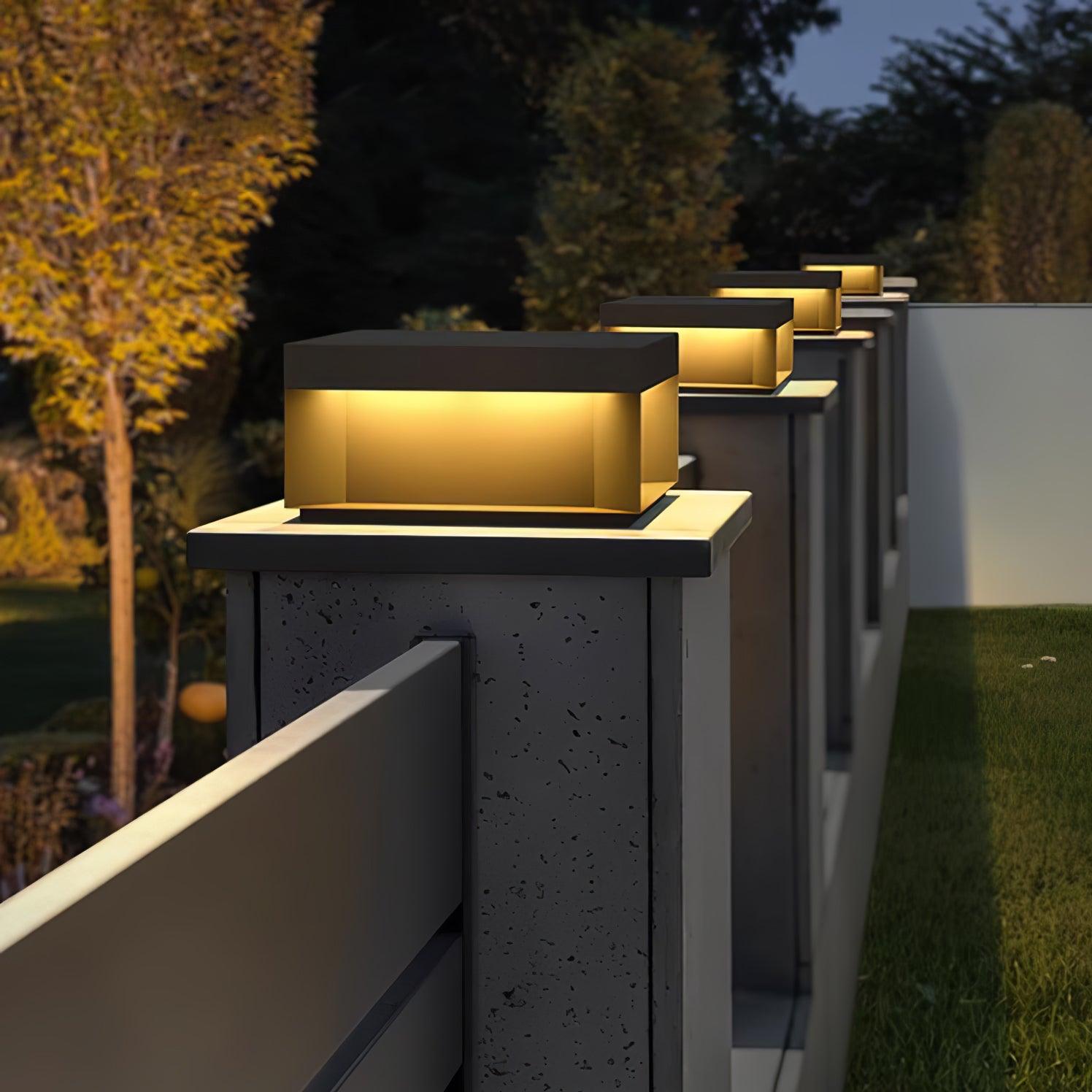 LumiJardin | Lampe de Pilier Solaire – Résistante UV et Intempéries