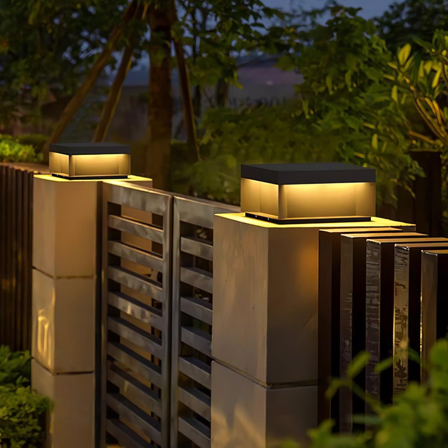 LumiJardin | Lampe de Pilier Solaire – Résistante UV et Intempéries