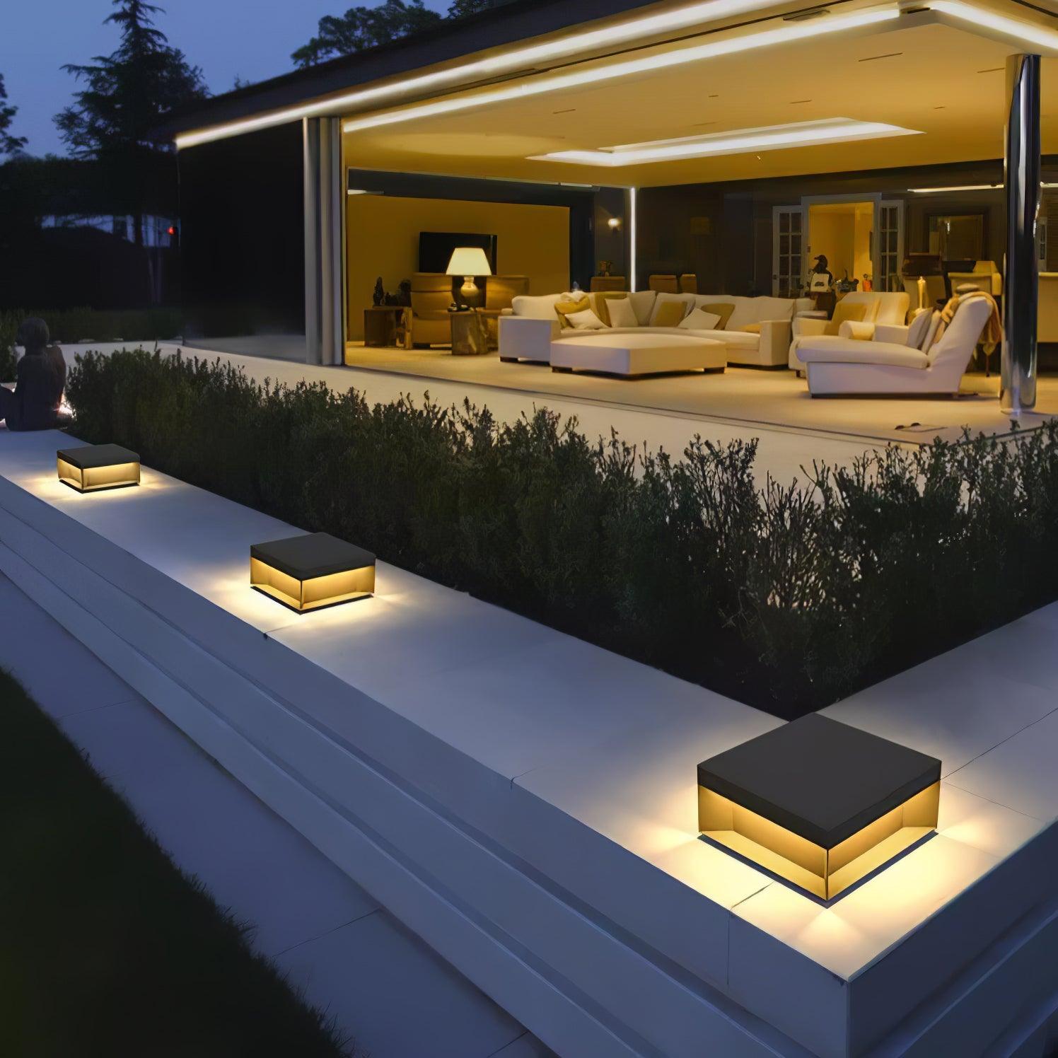 LumiJardin | Lampe de Pilier Solaire – Résistante UV et Intempéries