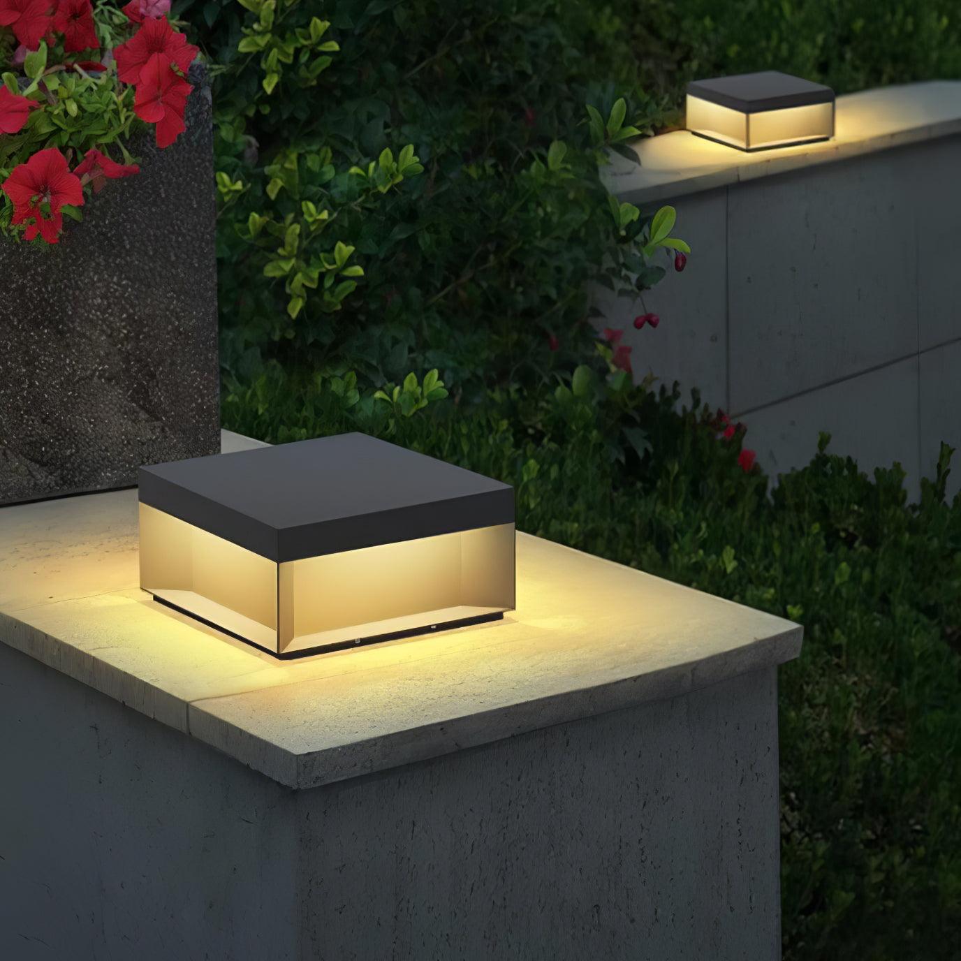 LumiJardin | Lampe de Pilier Solaire – Résistante UV et Intempéries