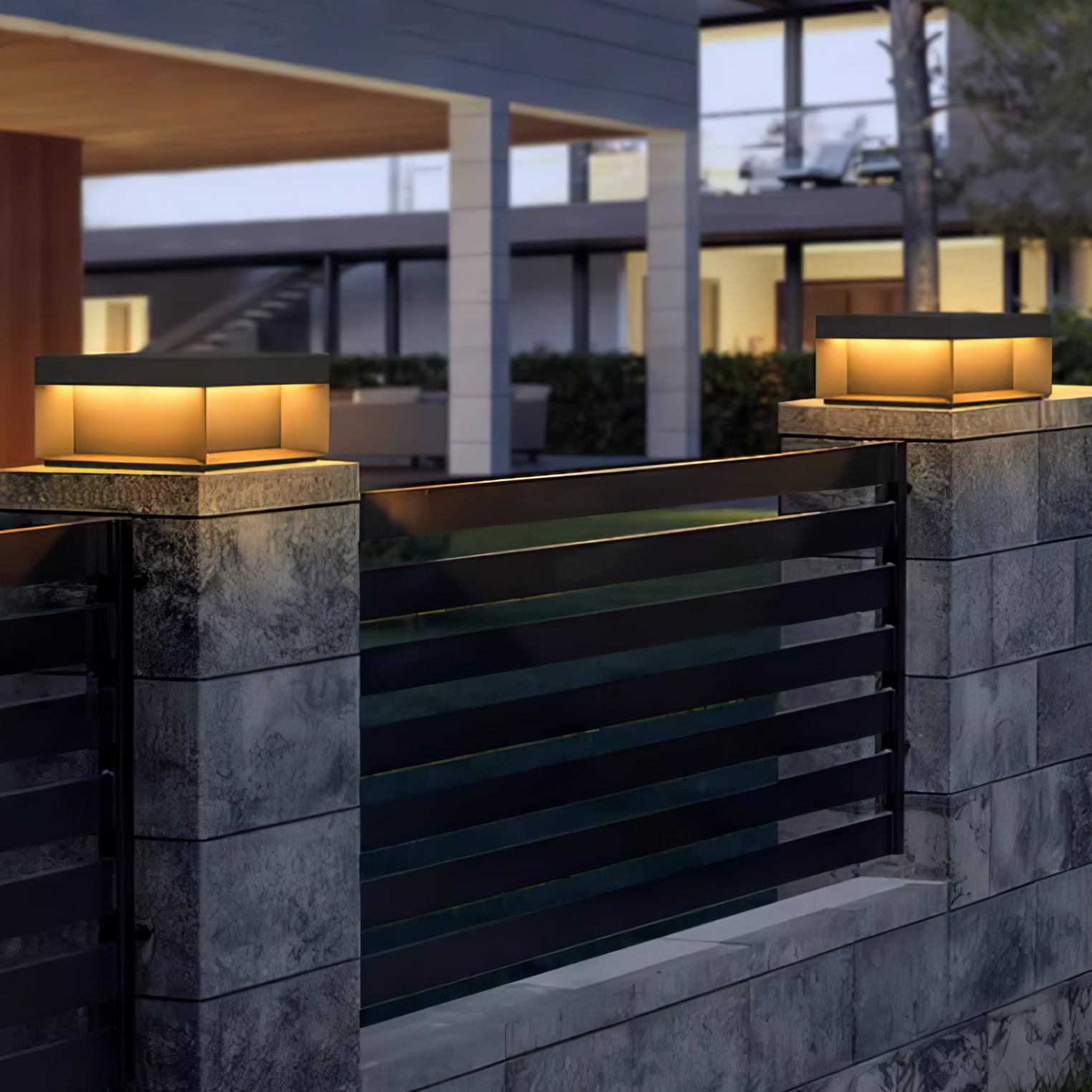 LumiJardin | Lampe de Pilier Solaire – Résistante UV et Intempéries