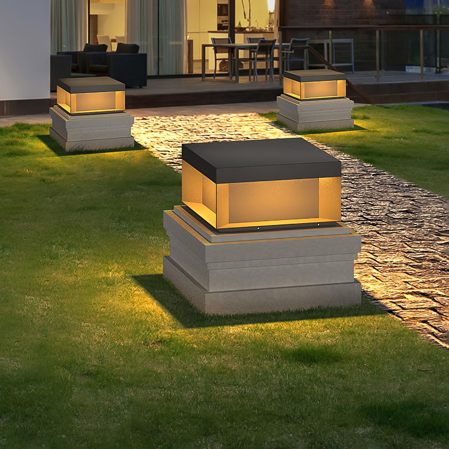 LumiJardin | Lampe de Pilier Solaire – Résistante UV et Intempéries