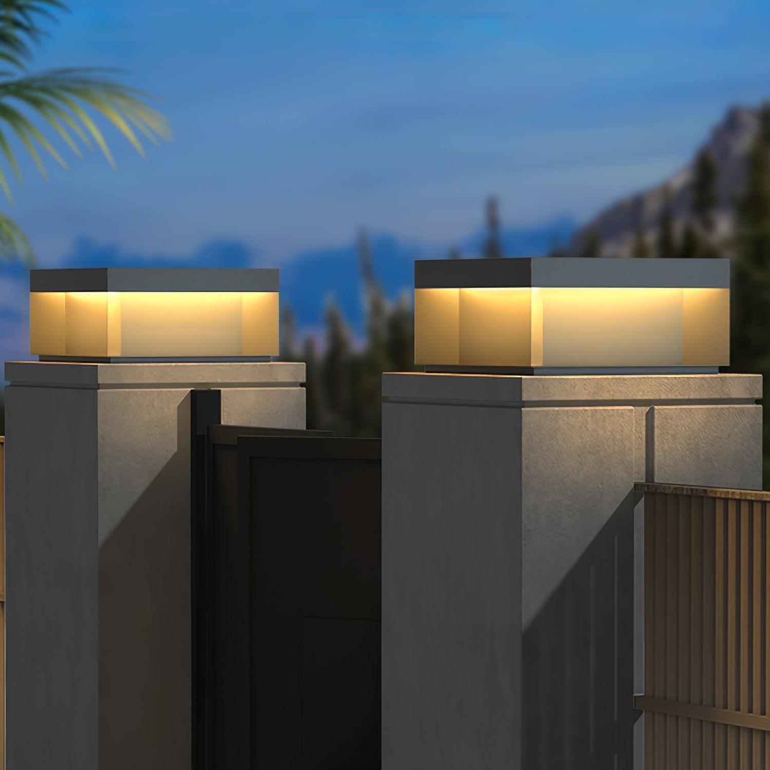 LumiJardin | Lampe de Pilier Solaire – Résistante UV et Intempéries