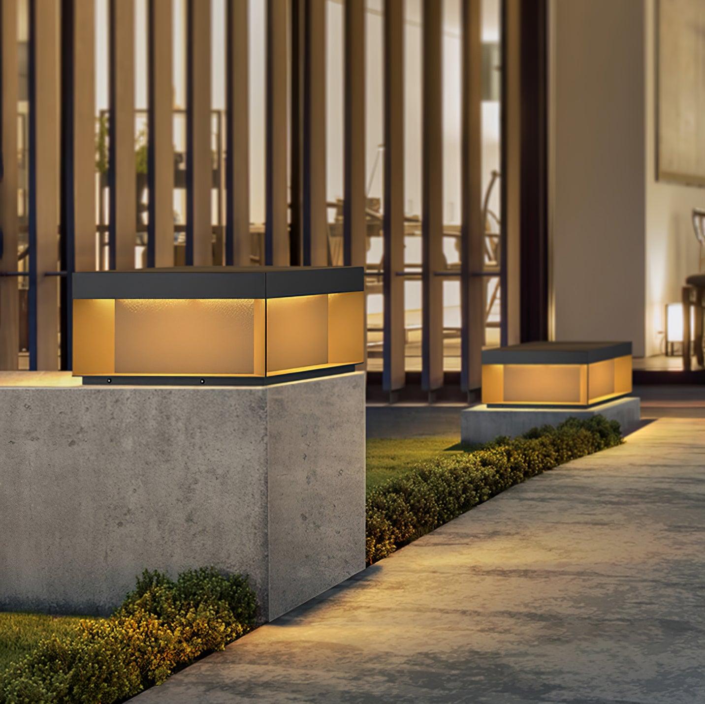 LumiJardin | Lampe de Pilier Solaire – Résistante UV et Intempéries