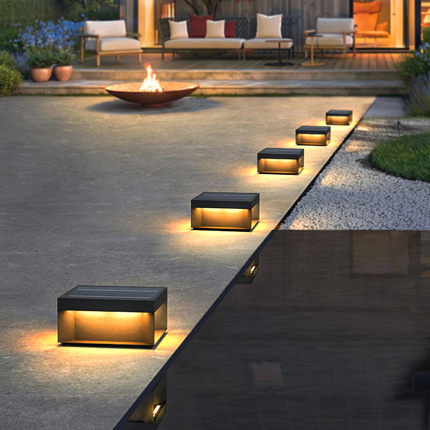 LumiJardin | Lampe de Pilier Solaire – Résistante UV et Intempéries