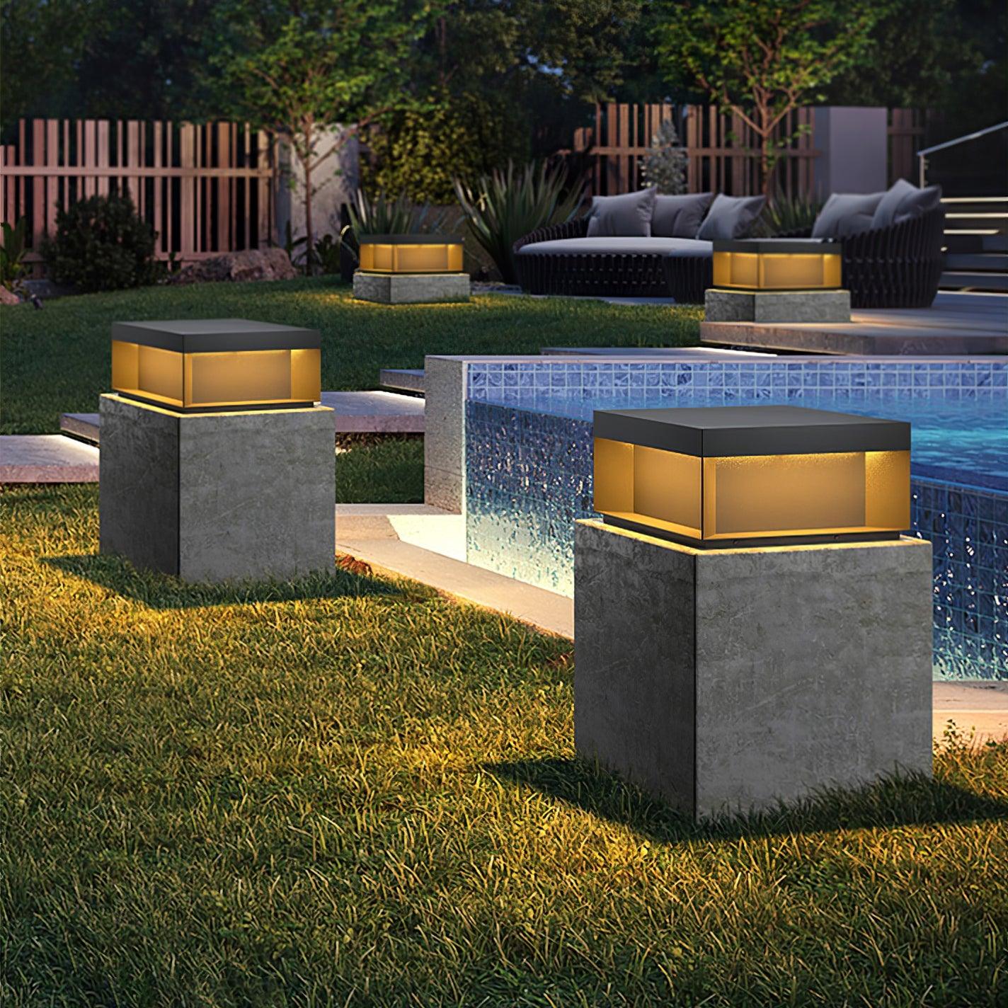 LumiJardin | Lampe de Pilier Solaire – Résistante UV et Intempéries