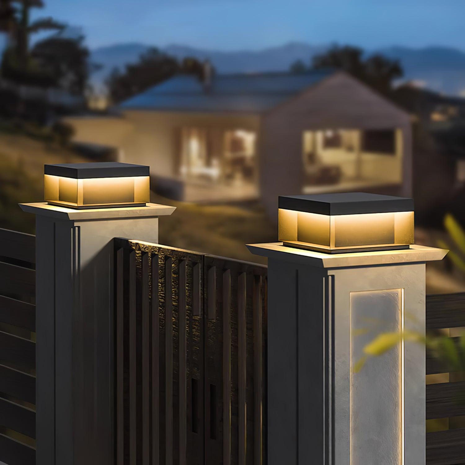 LumiJardin | Lampe de Pilier Solaire – Résistante UV et Intempéries