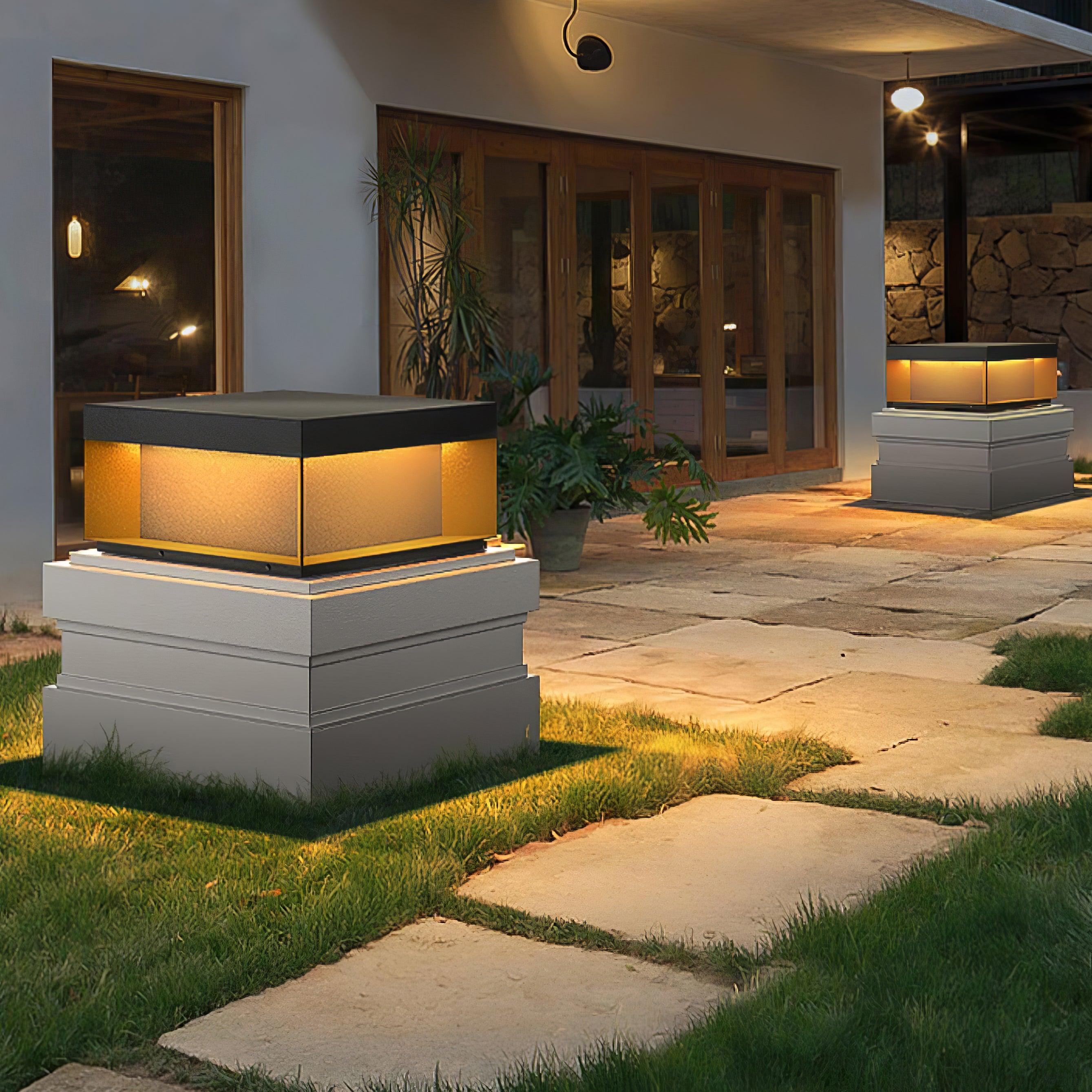 LumiJardin | Lampe de Pilier Solaire – Résistante UV et Intempéries