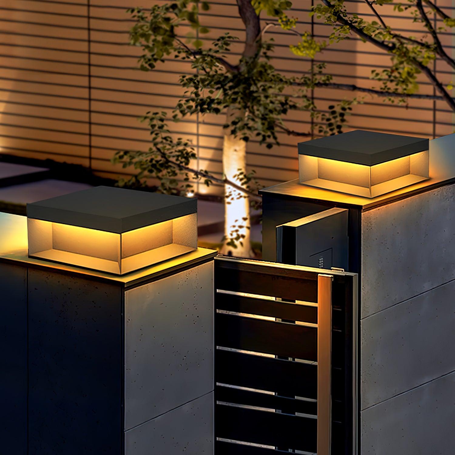 LumiJardin | Lampe de Pilier Solaire – Résistante UV et Intempéries