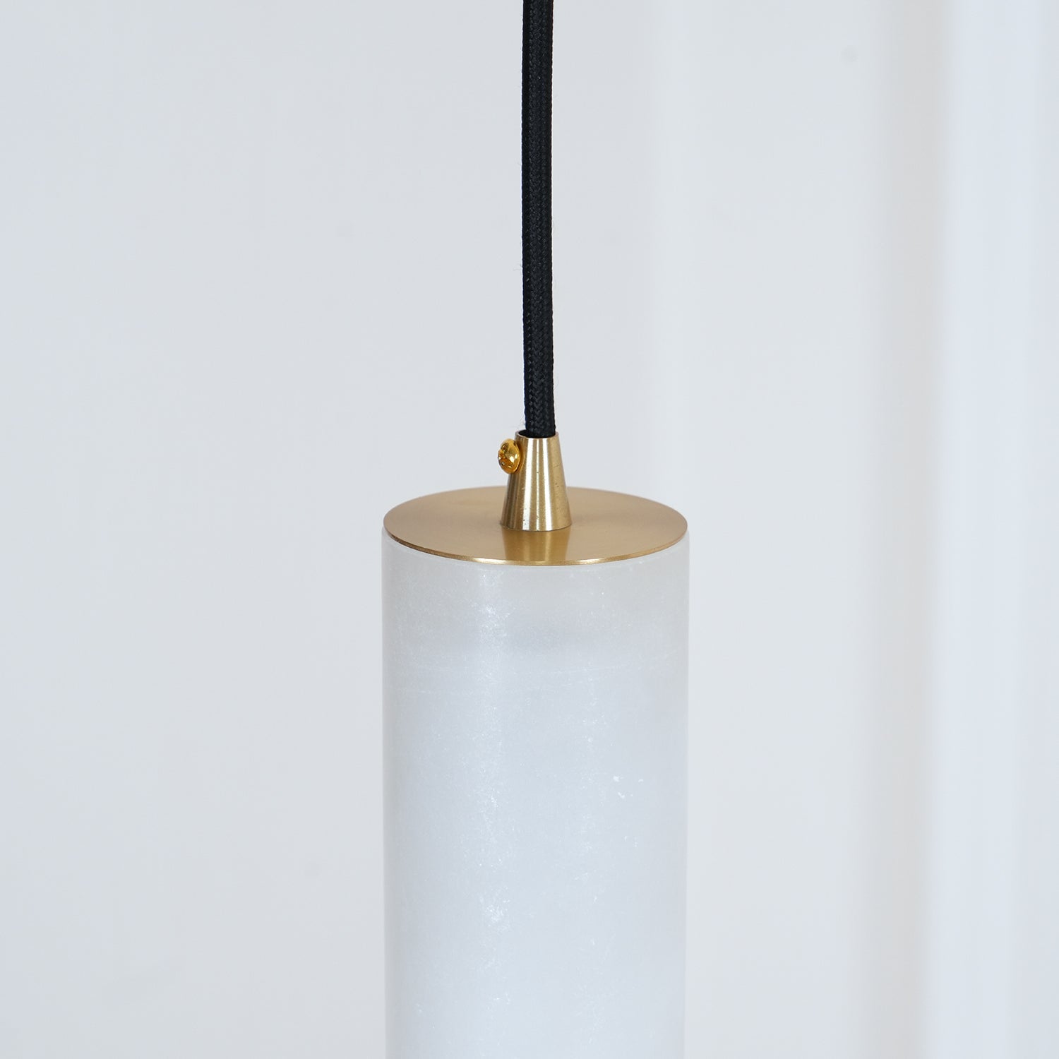 Soliande | Suspension en Albâtre – Design architectural raffiné