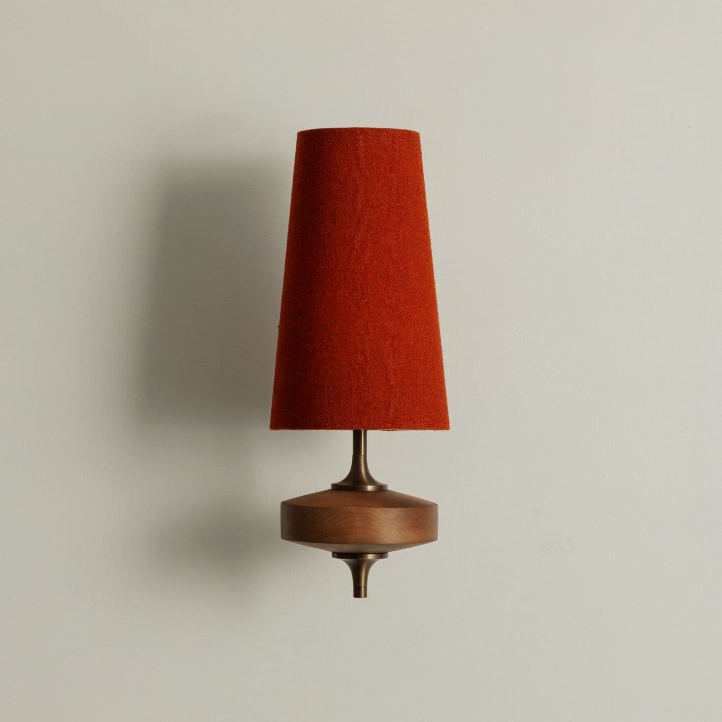 Sylvenis - Applique Murale Double Noyer Et Rouge 1 tête L 15cm x L 22cm x H 39cm L 15cm x L 21.1cm x H 39.1cm