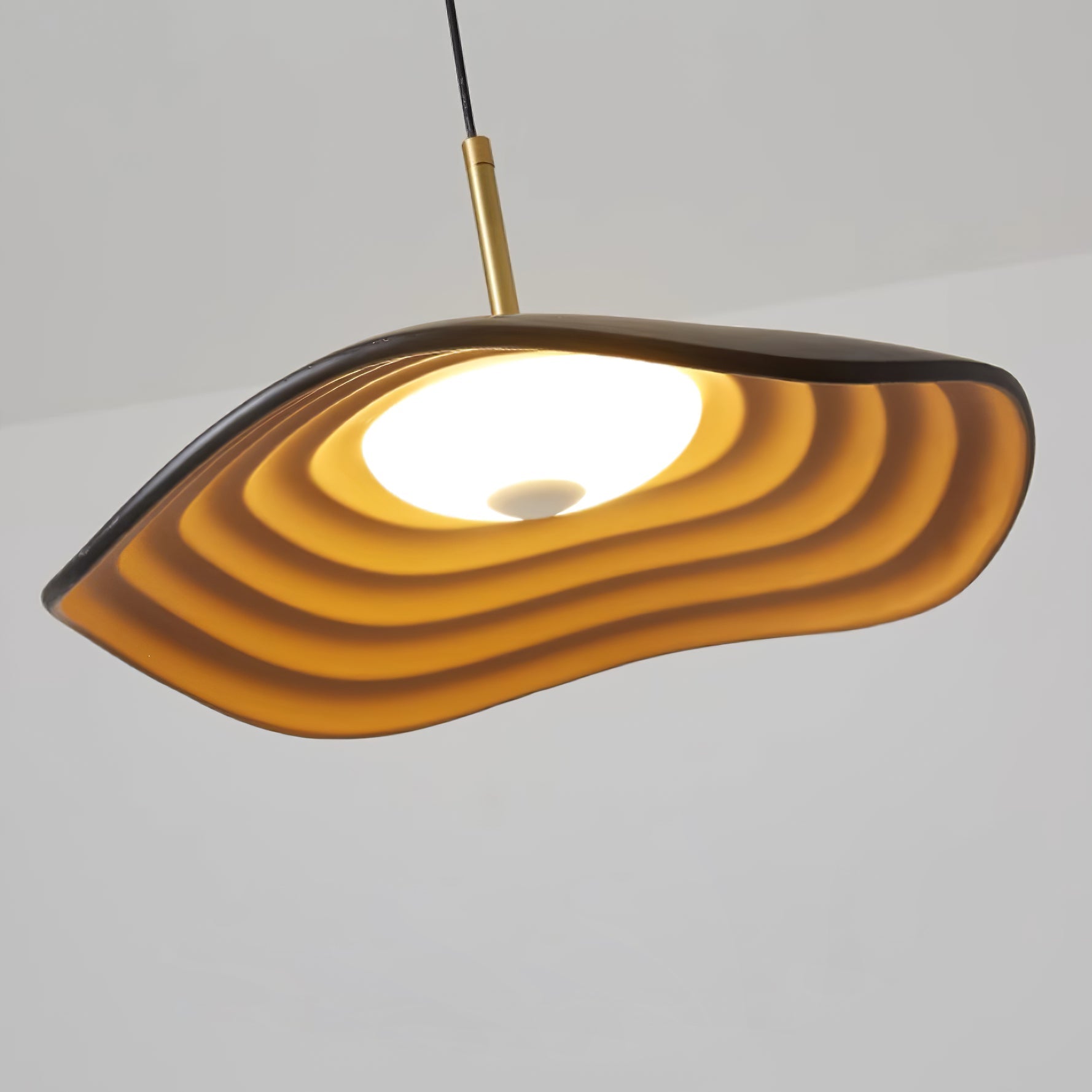 Maréva | Suspension LED – Courbes Élégantes et Éclat Raffiné