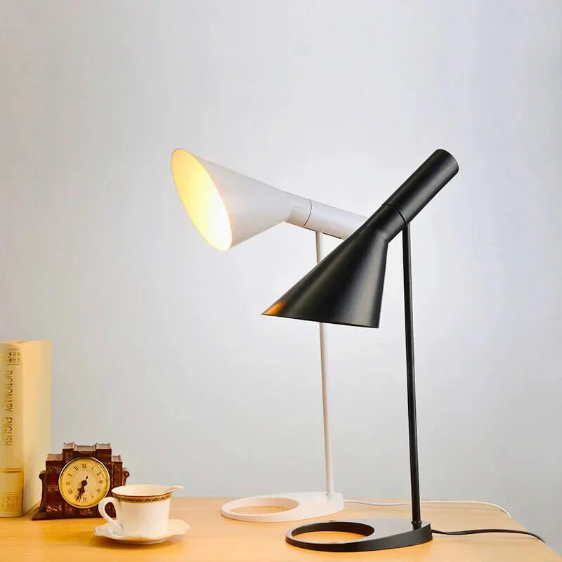 Auralis | Lampe LED – Design Élancé et Ambiance Accueillante