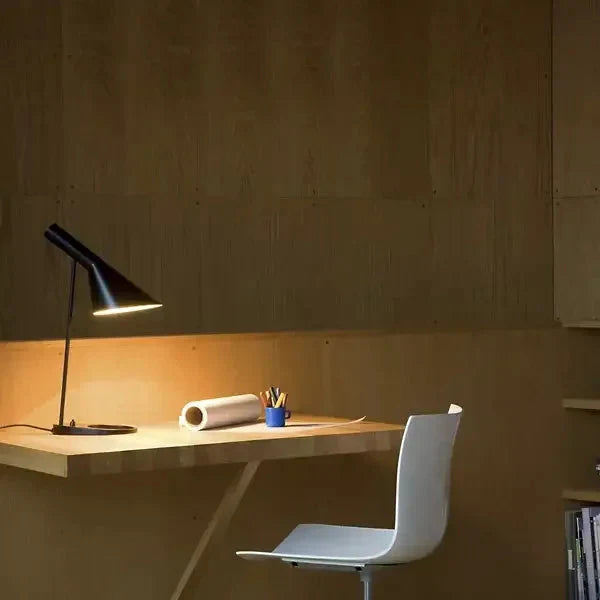 Auralis | Lampe LED – Design Élancé et Ambiance Accueillante