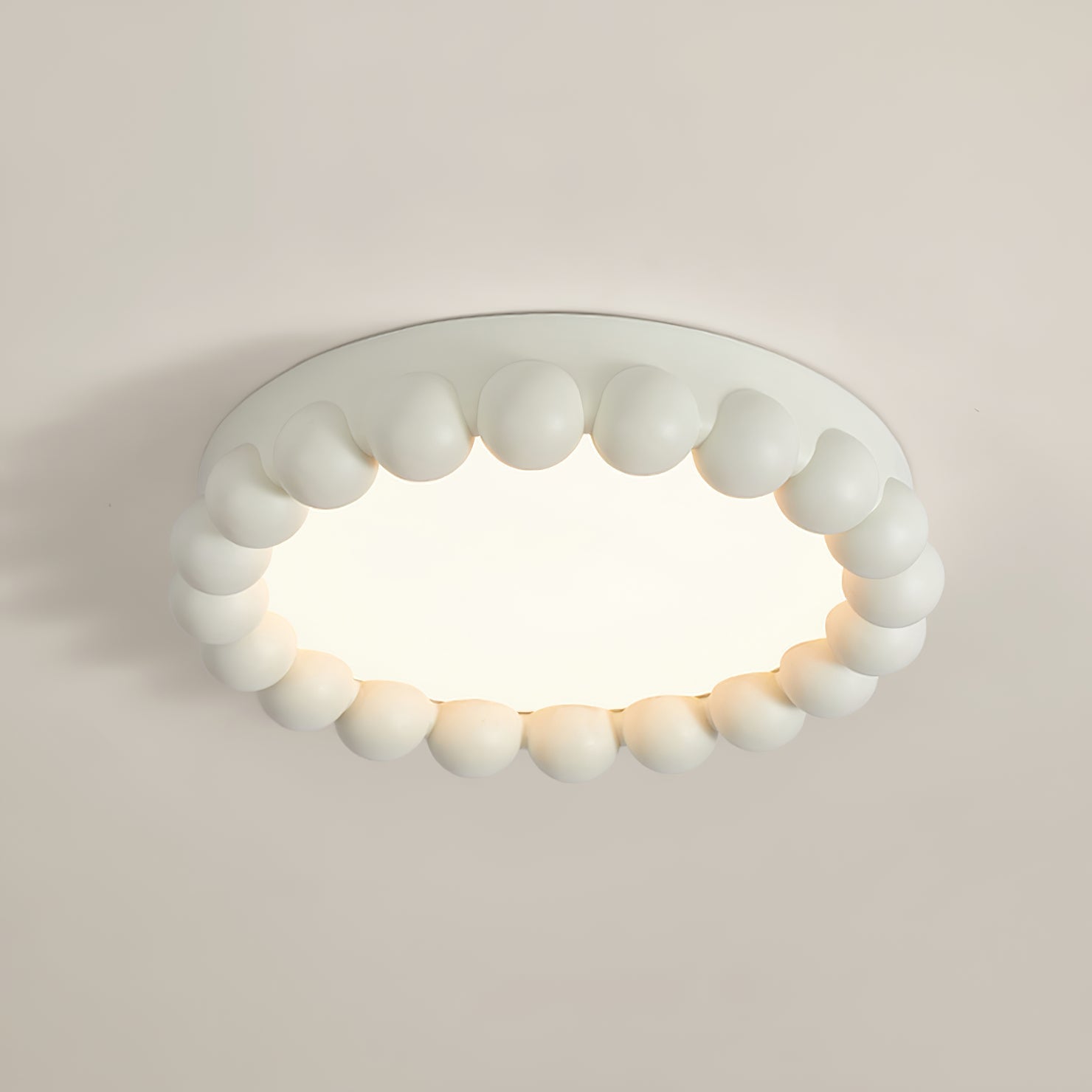 Névara | Plafonnier LED – Style Minimaliste et Raffinement Contemporain