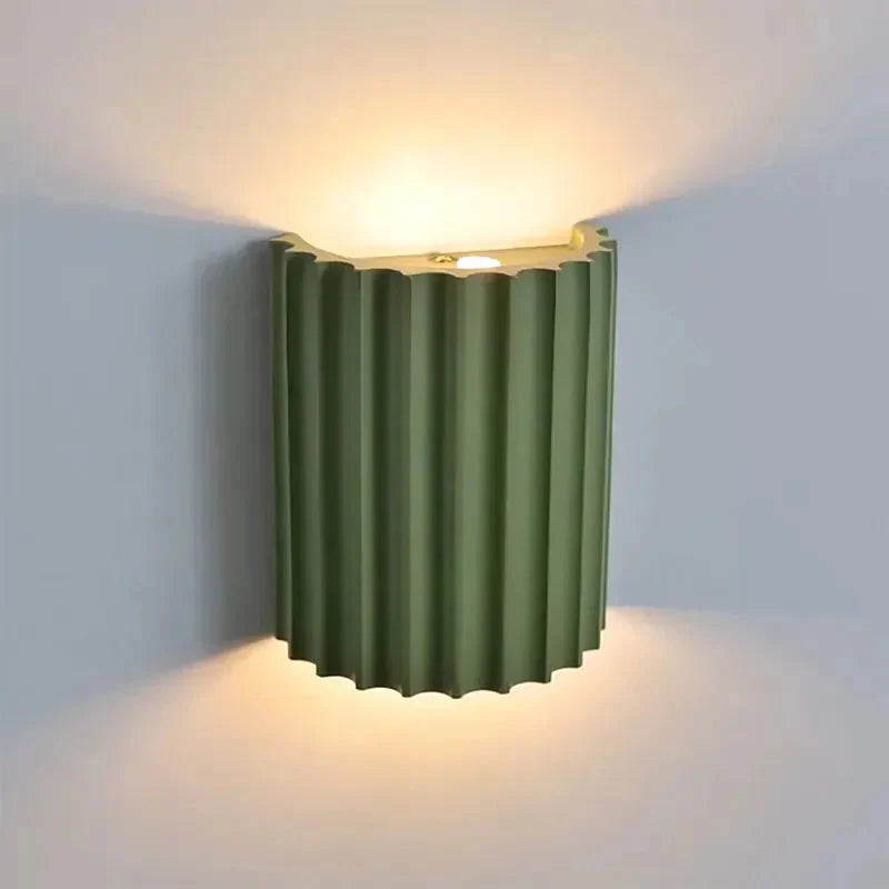 Nivoria | Applique Murale – Accents Plissés et Atmosphère Chic