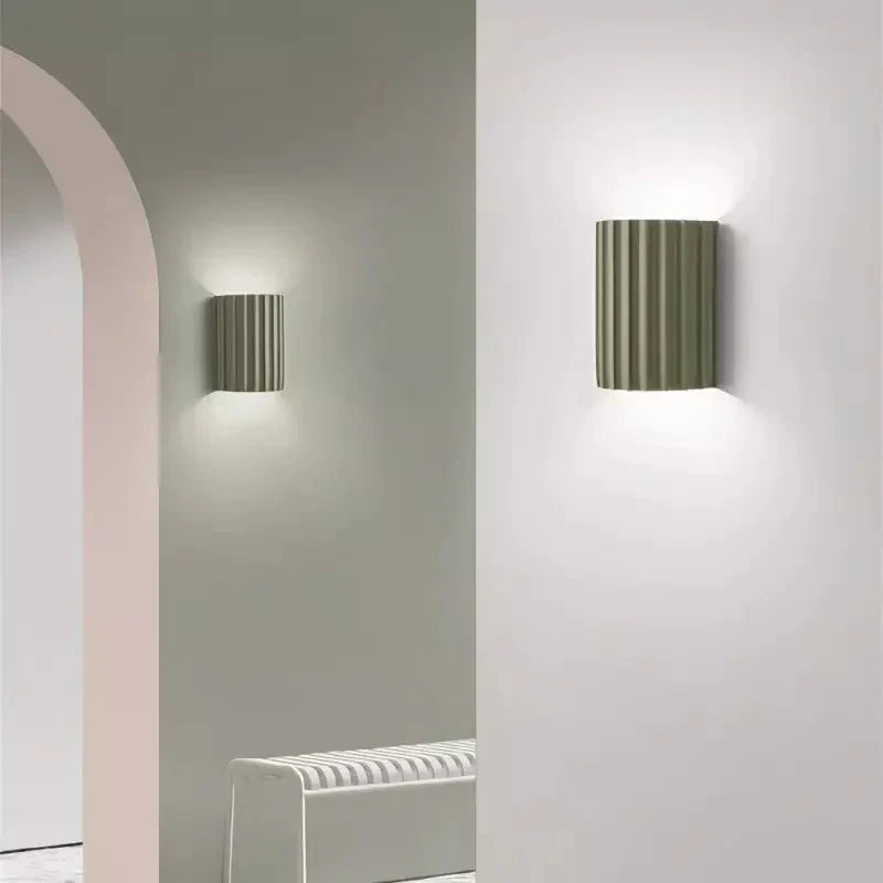 Nivoria | Applique Murale – Accents Plissés et Atmosphère Chic