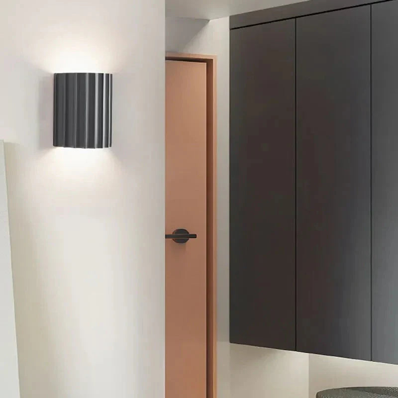 Nivoria | Applique Murale – Accents Plissés et Atmosphère Chic