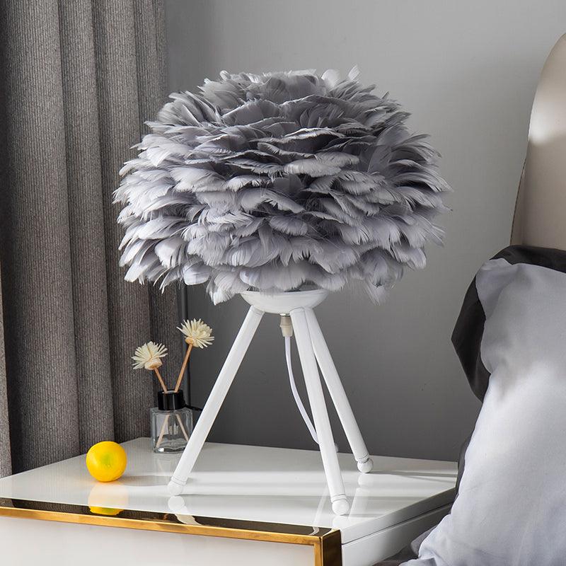 Plumélia | Lampe de Table – Abat-jour plume halo chaleureux Blanc+Gris