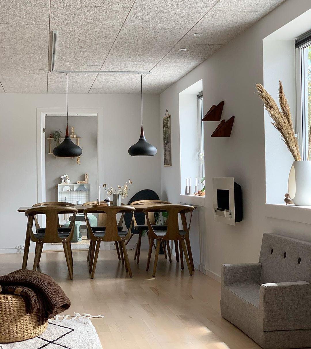 Veléandre | Lampe Suspendue – Verre blanc finitions or et noir