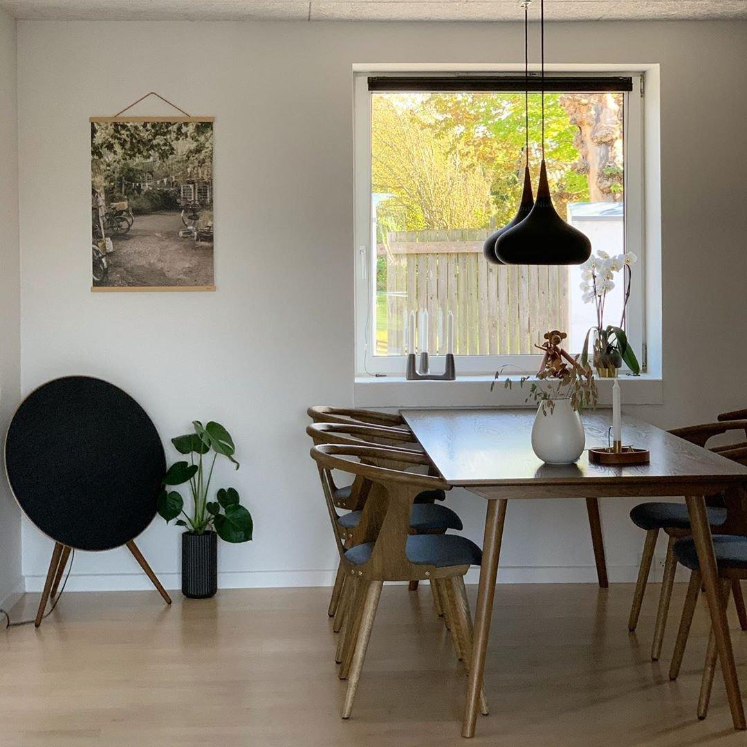 Veléandre | Lampe Suspendue – Verre blanc finitions or et noir