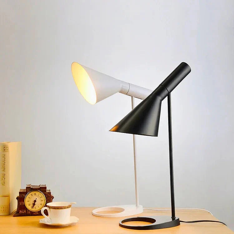 Auralis | Lampe LED – Design Élancé et Ambiance Accueillante