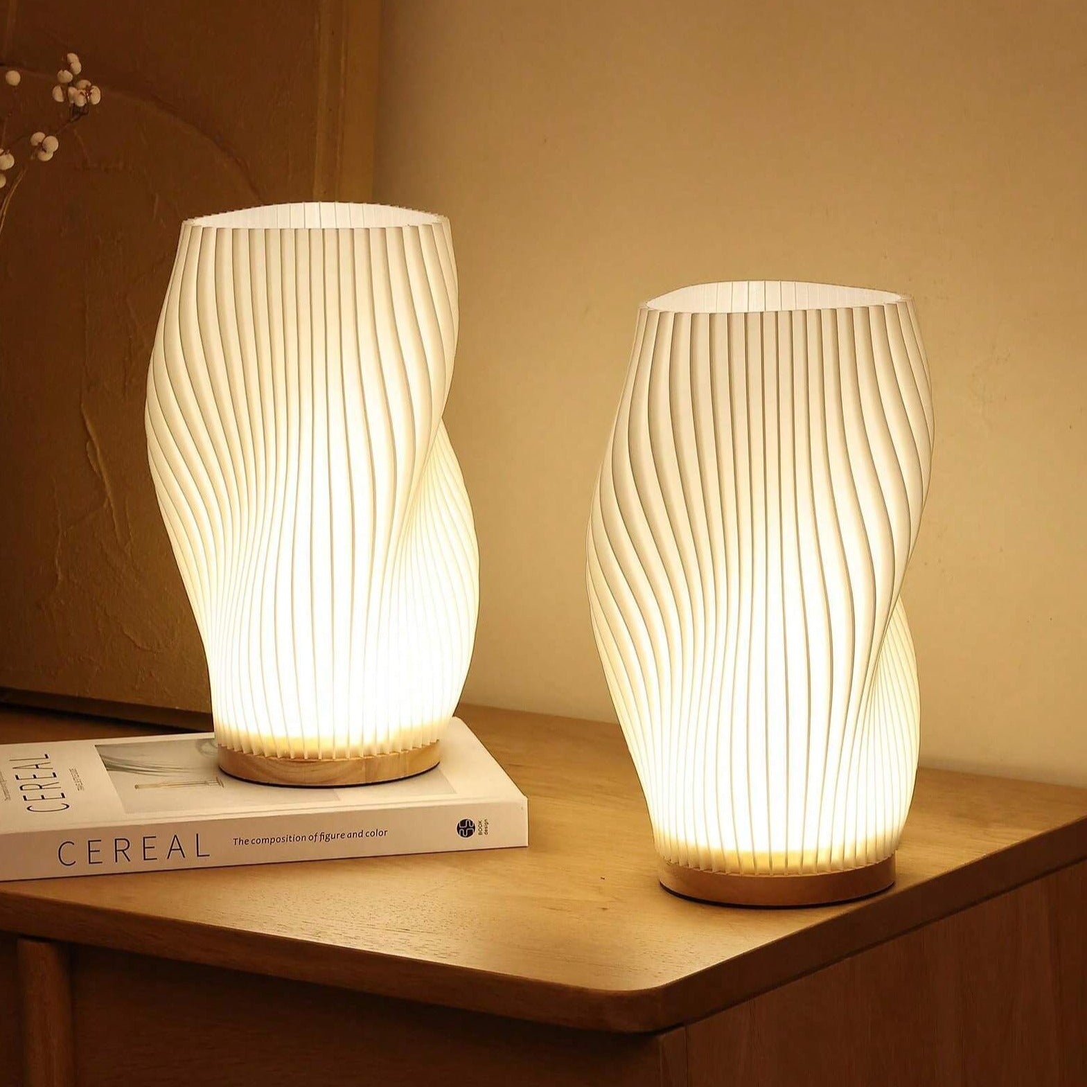 Véoria | Lampe de Table – Abat-Jour Ondulé et Lumière Douce