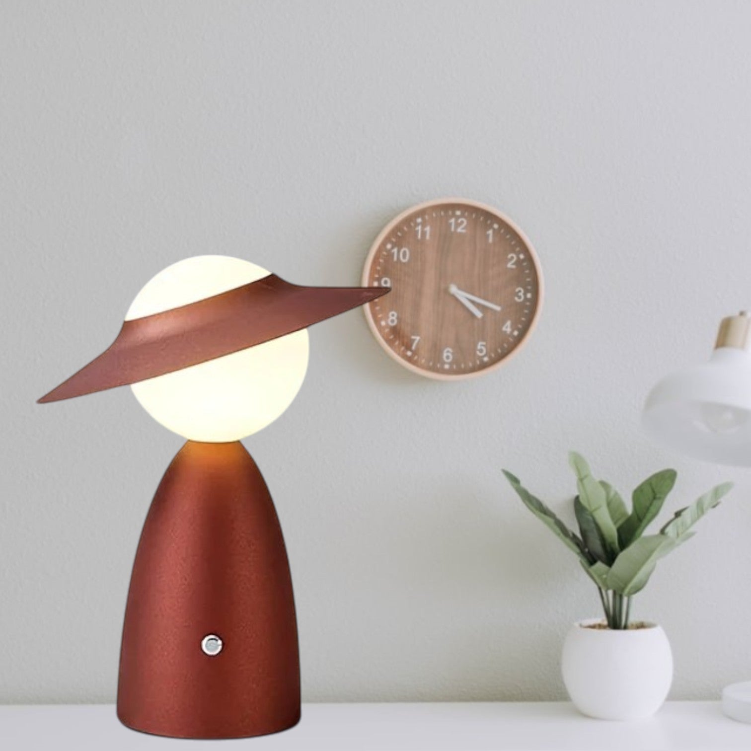 Élyora | Lampe LED – Élégance Moderne et Station de Charge Intégrée
