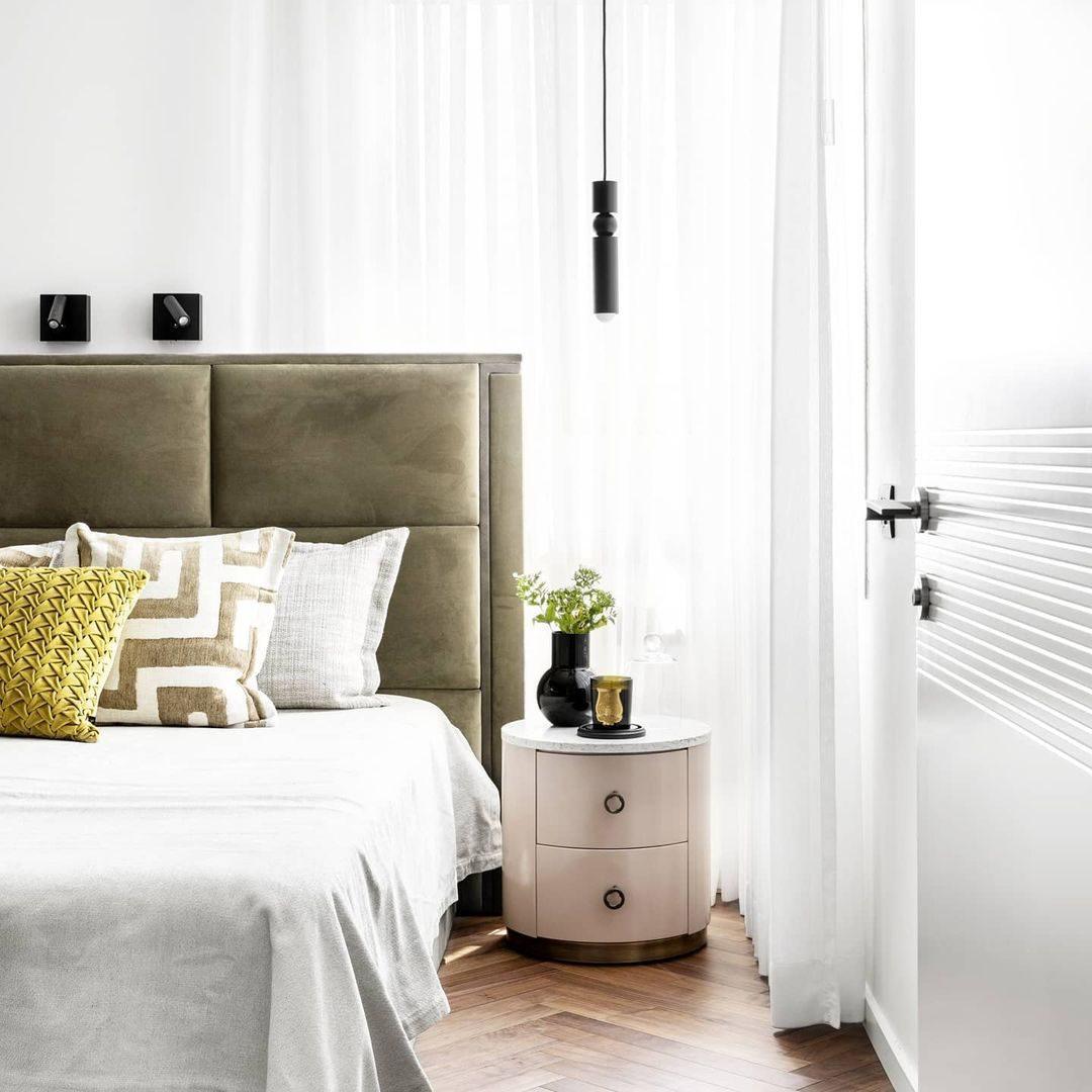 Auréon | Lustre Cylindrique – Élégance dorée et design moderne