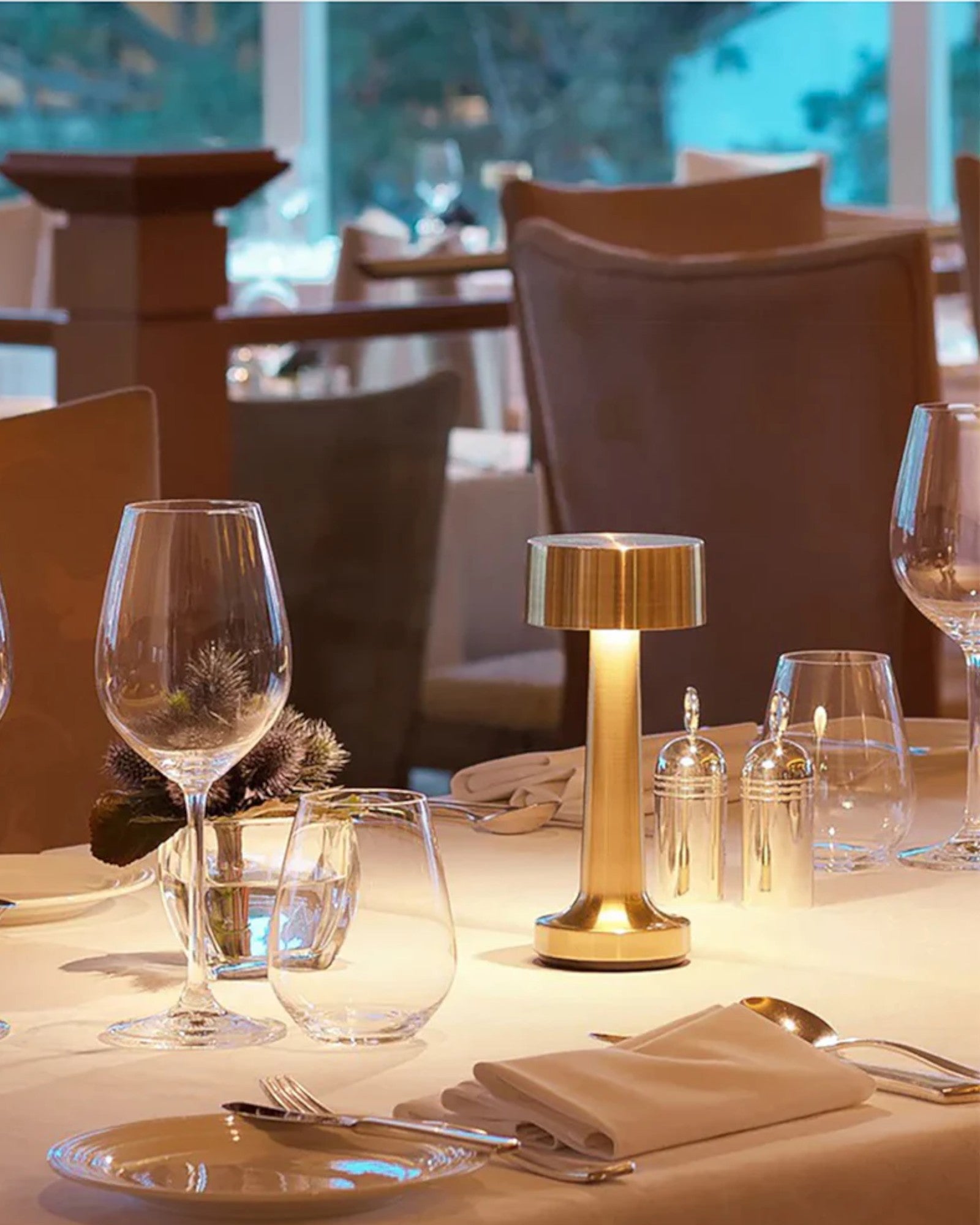 Lampe de Table Rechargeable LED Dimmable en Acier Inoxydable Doré – Design Moderne et Tactile 3