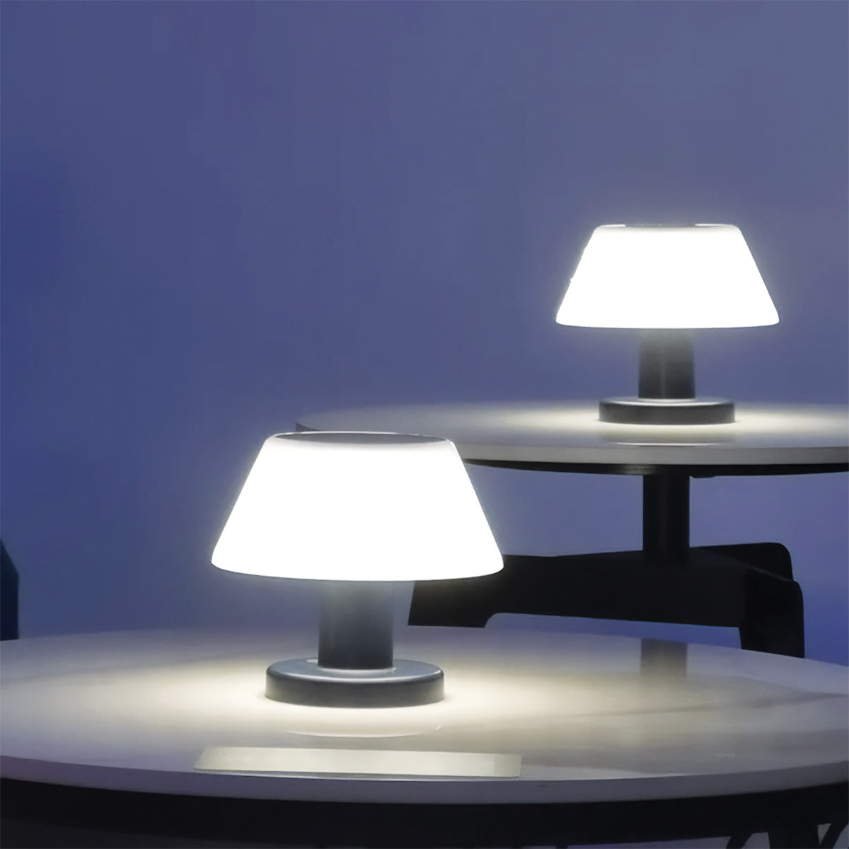 Lampe de Table Solaire LED Étanche IP65 avec 20 Lumen et 4 Niveaux de Luminosité - Éclairage Durable et Écologique 1