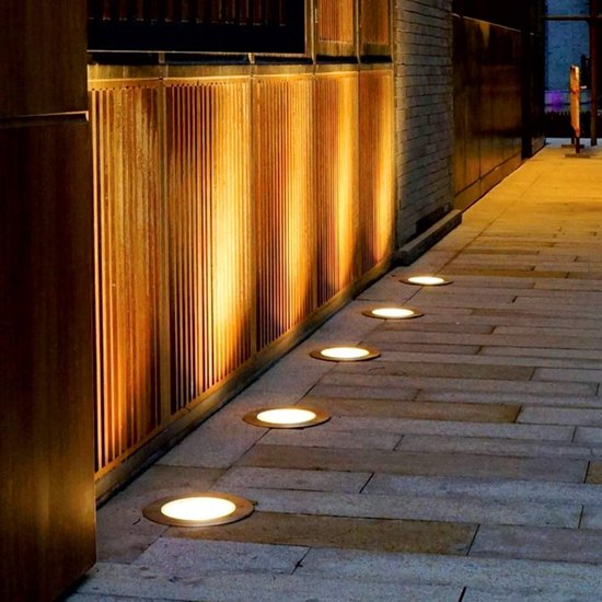 Lampes de Jardin Solaires LED Étanches IP65 avec Fonction Automatique et Batterie Li-Ion 600mAh 4