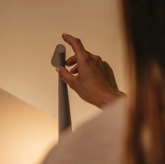 Aurélia | Lampe LED – Raffinement Durable et Lumière Ajustable