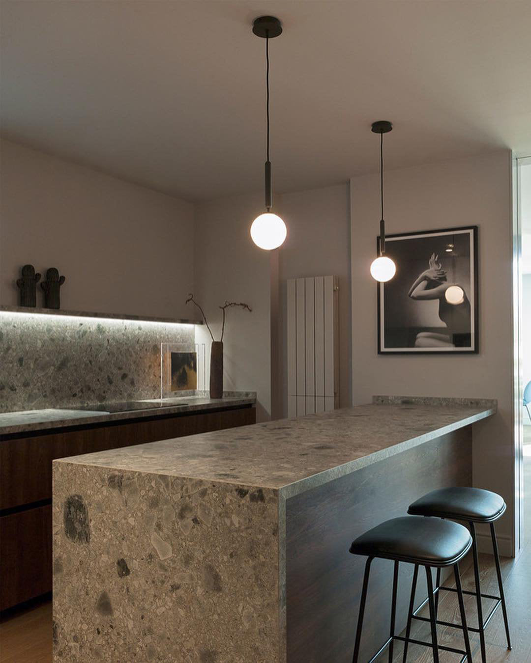 Néomée | Lustre Design – Élégance Intemporelle et Lumière Ludique