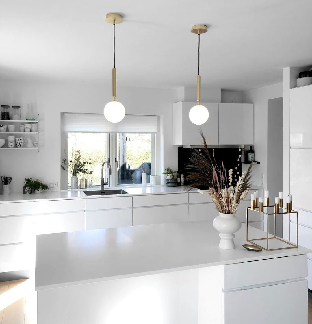 Néomée | Lustre Design – Élégance Intemporelle et Lumière Ludique